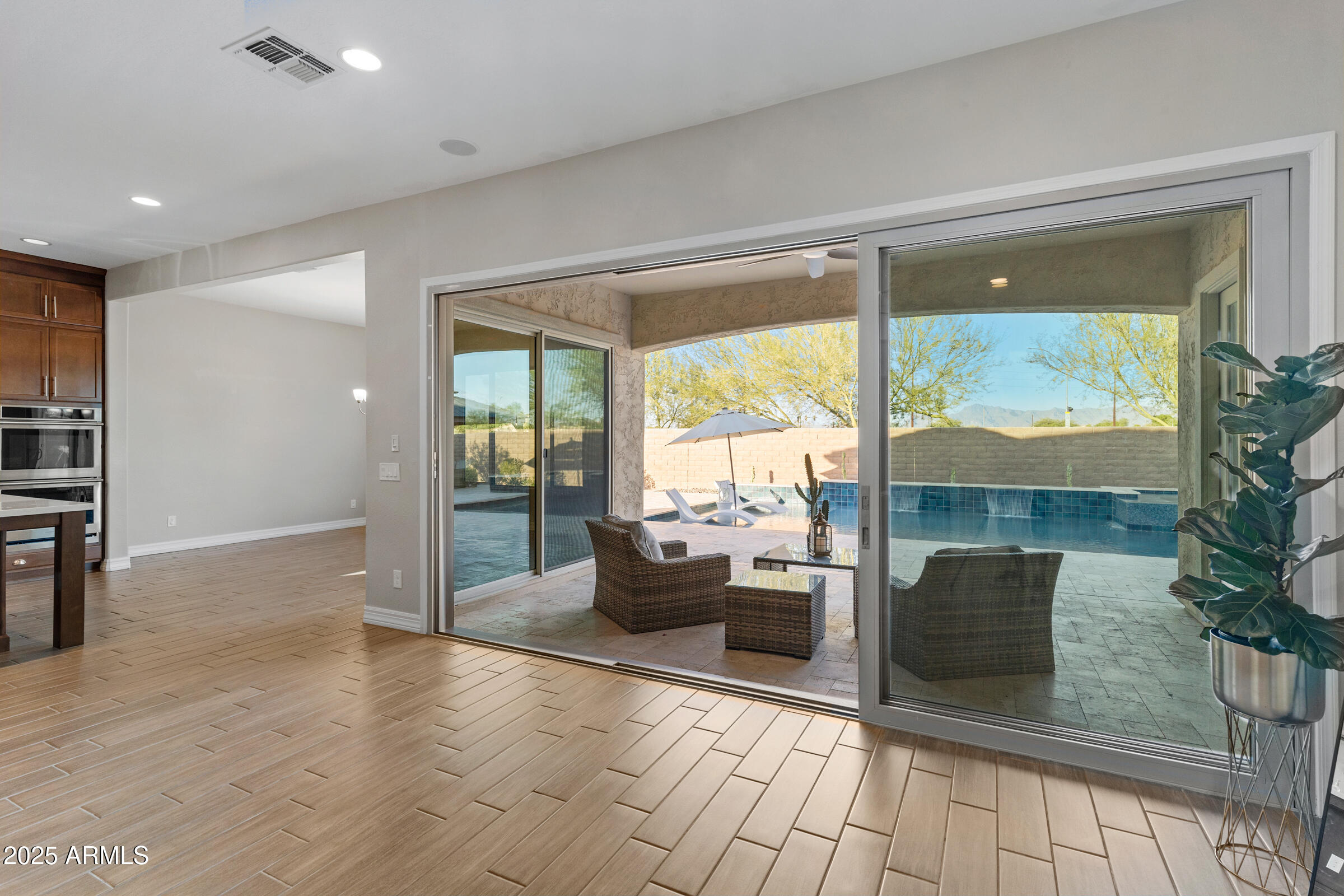5211 S Del Rancho