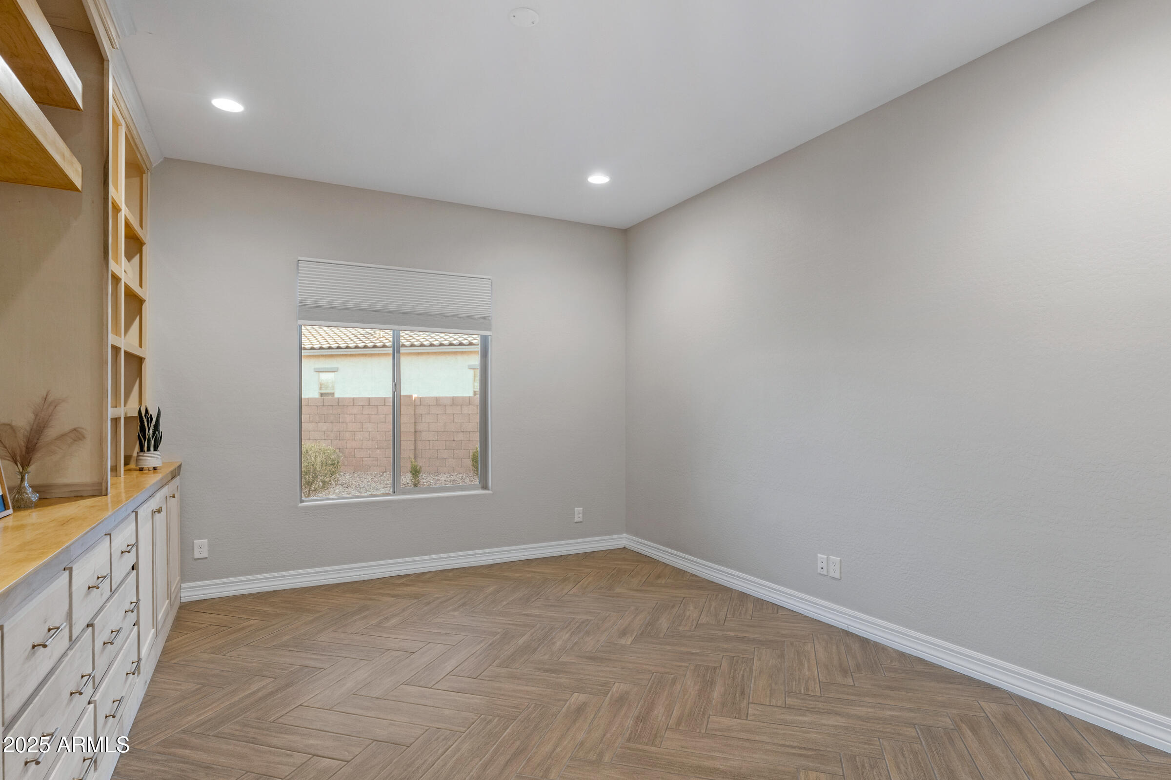 5211 S Del Rancho