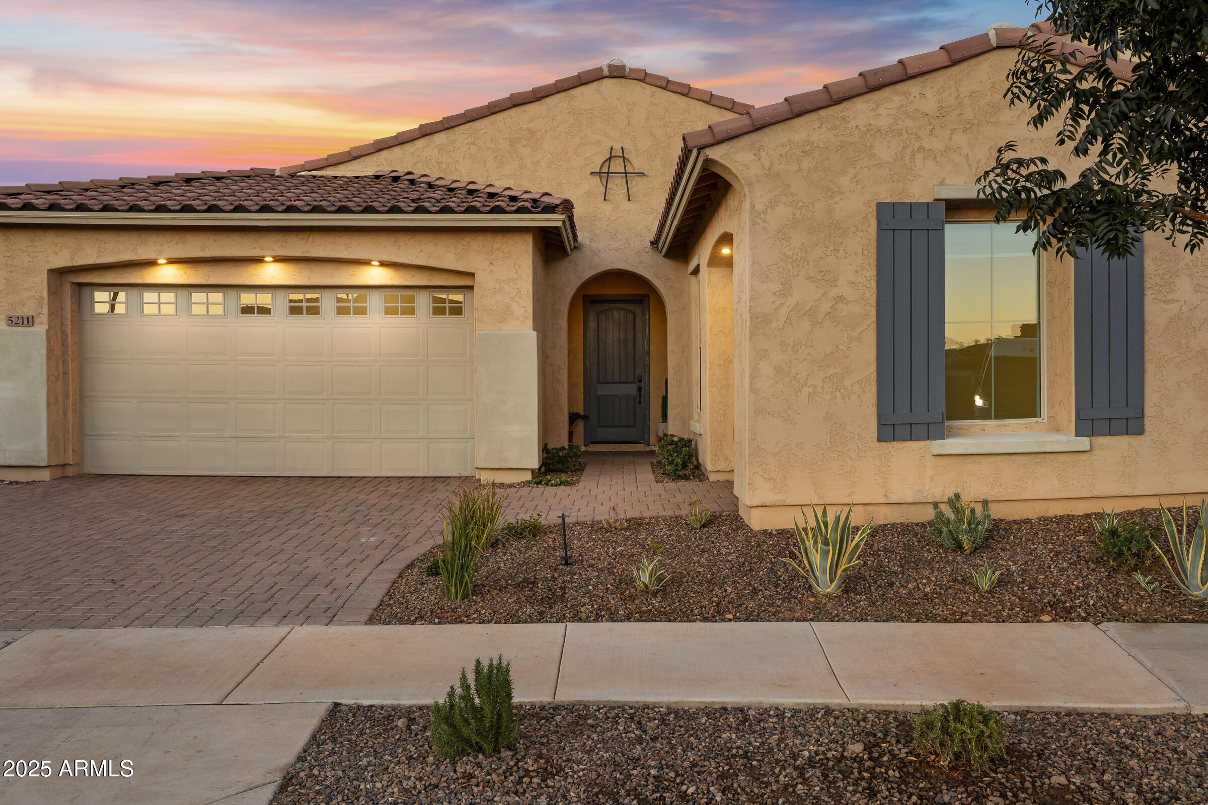 5211 S Del Rancho