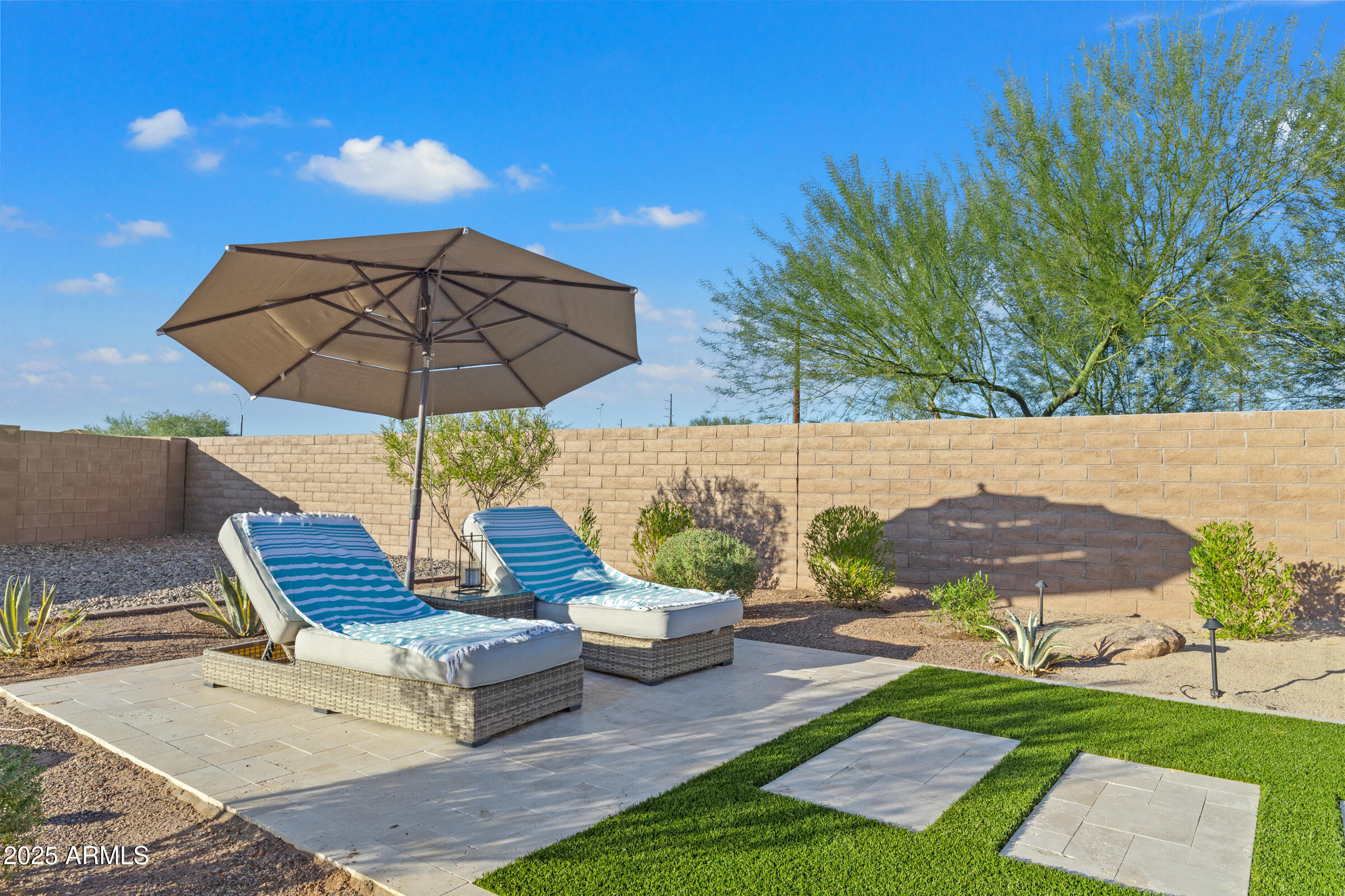 5211 S Del Rancho