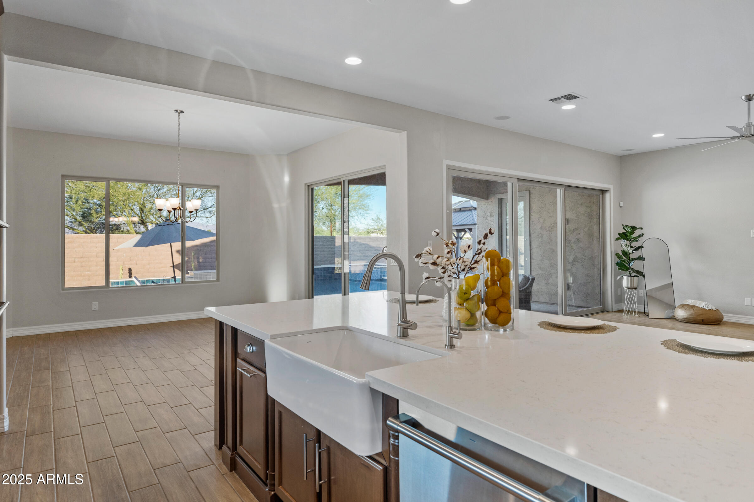 5211 S Del Rancho