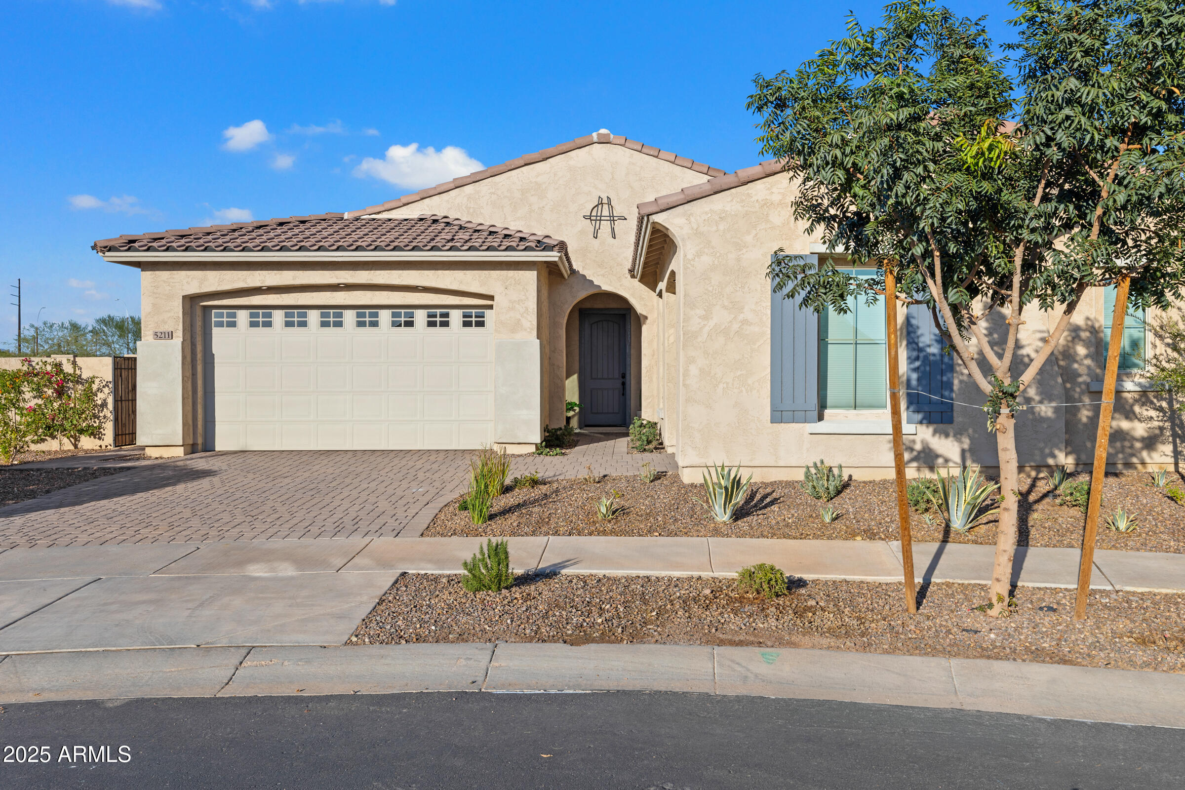 5211 S Del Rancho