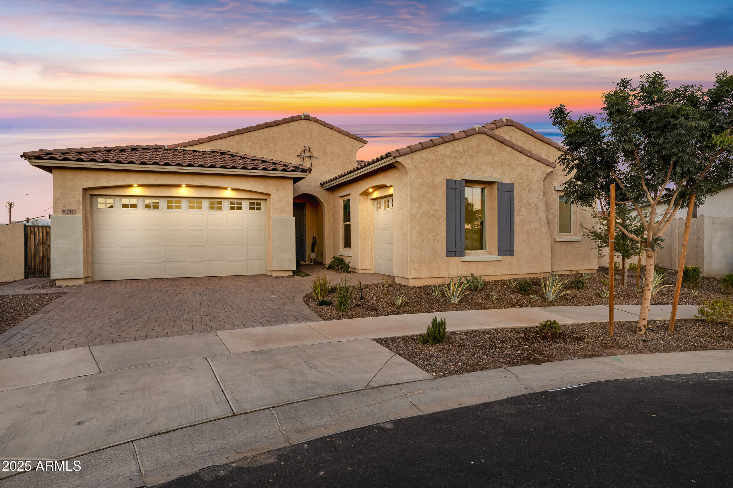 5211 S Del Rancho