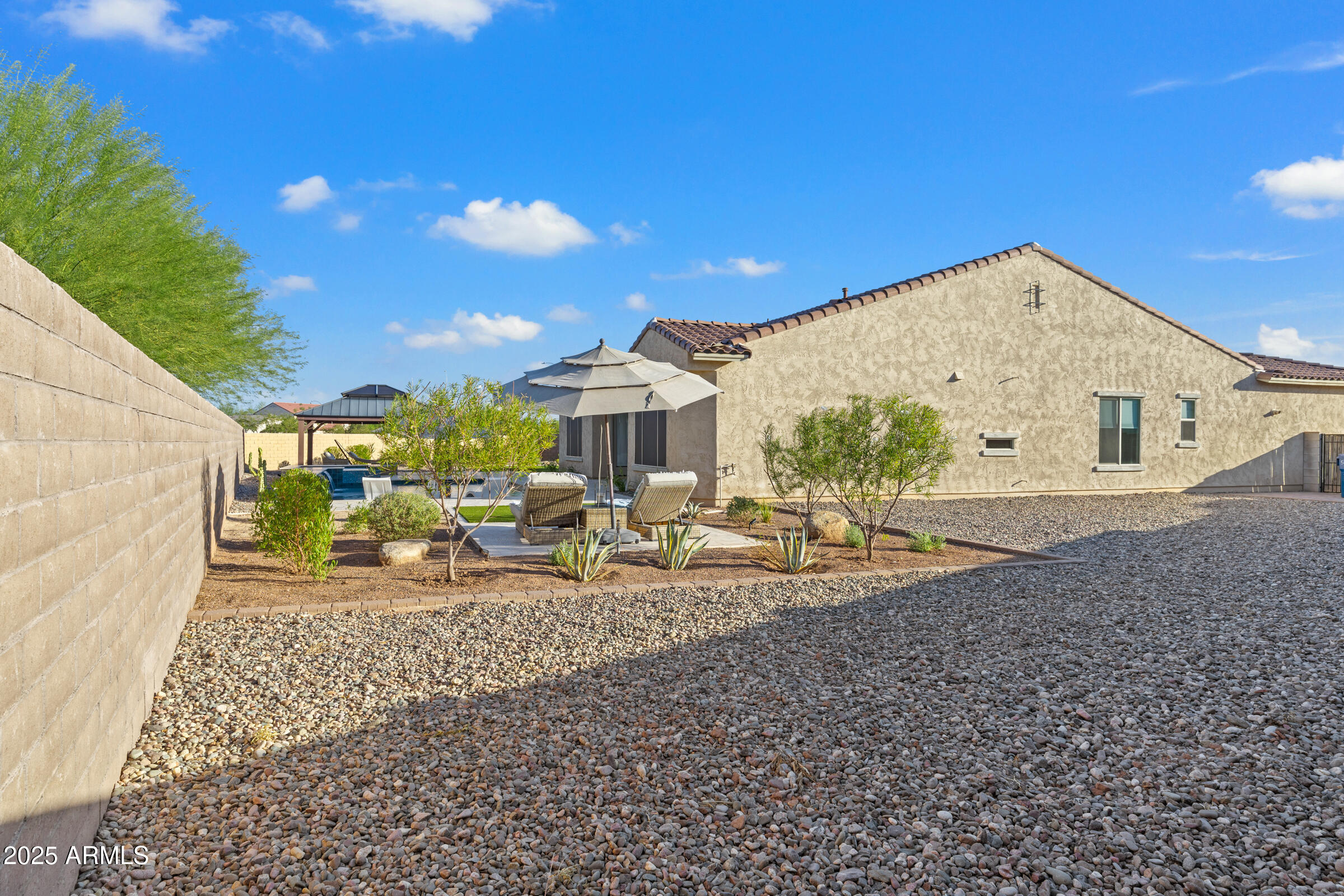 5211 S Del Rancho