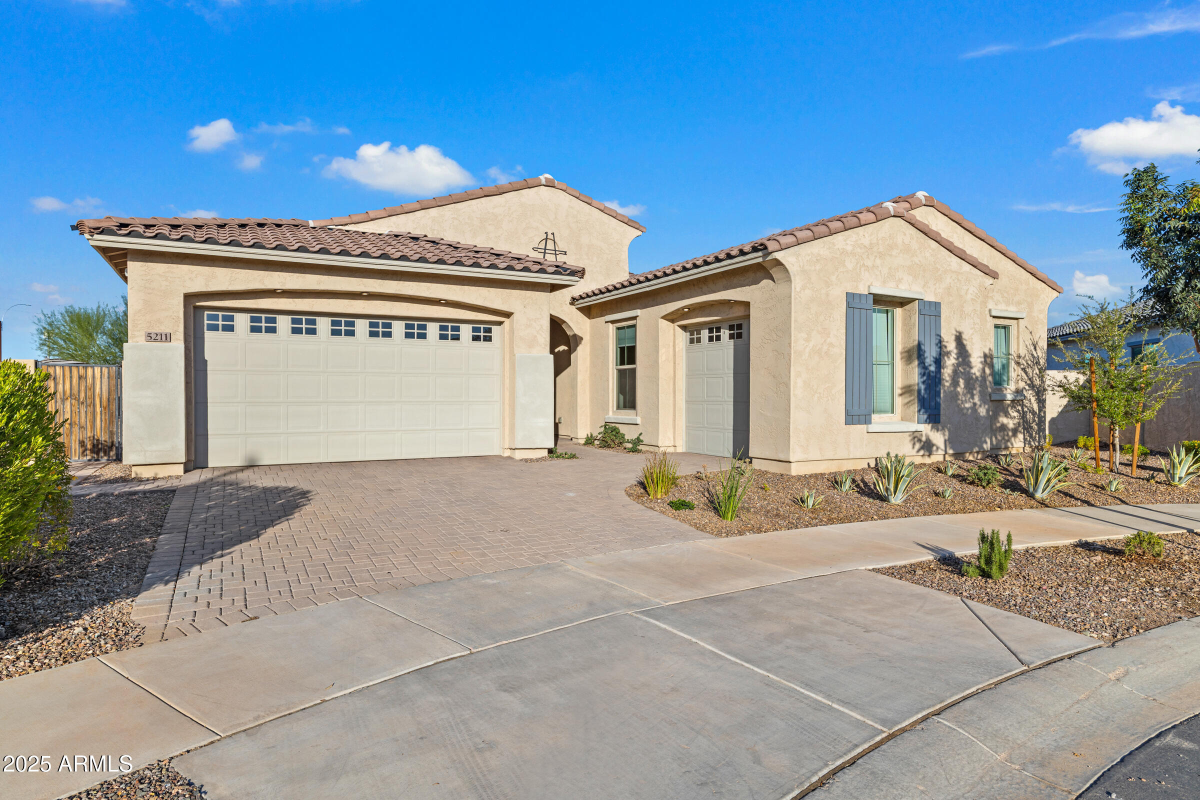 5211 S Del Rancho