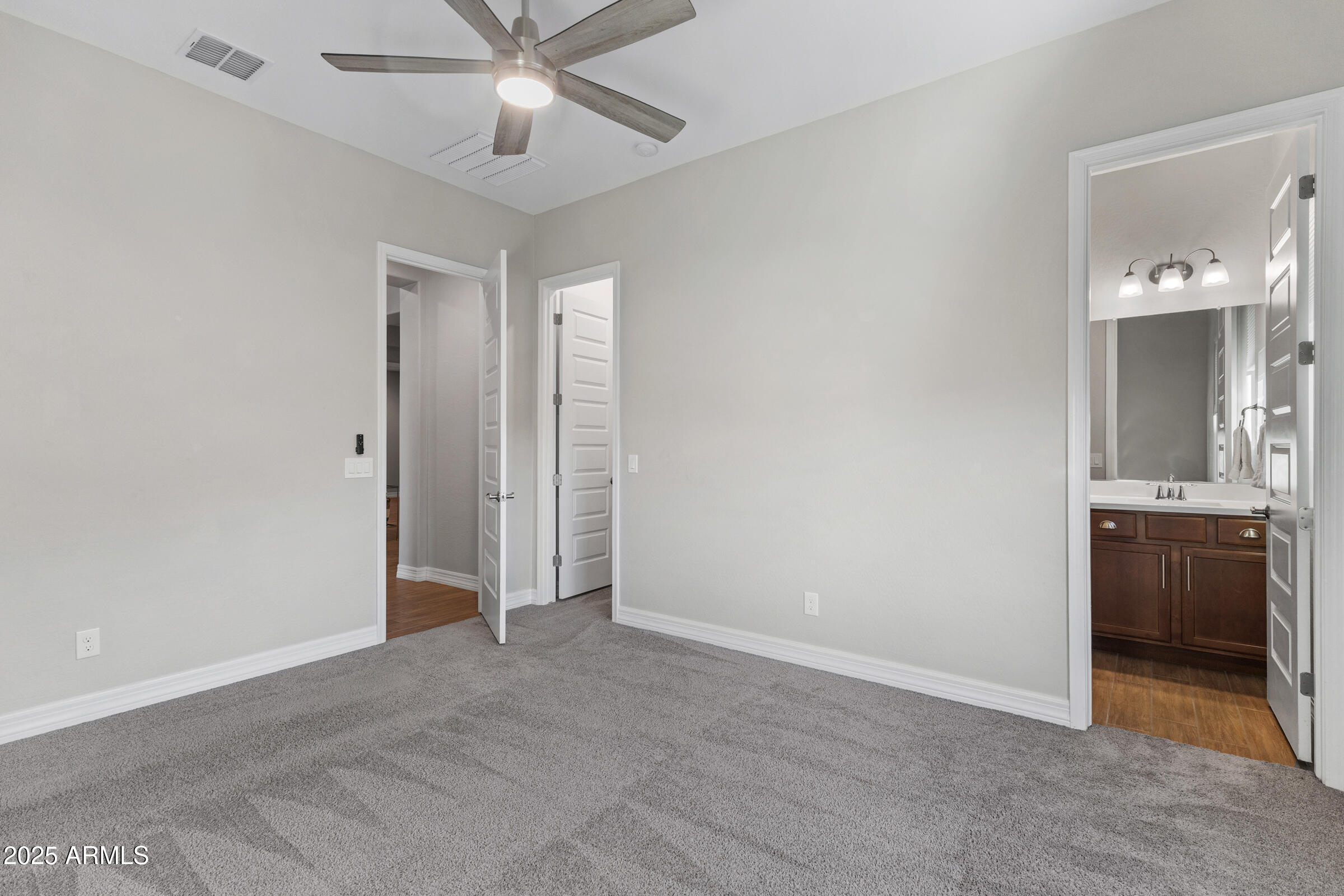 5211 S Del Rancho