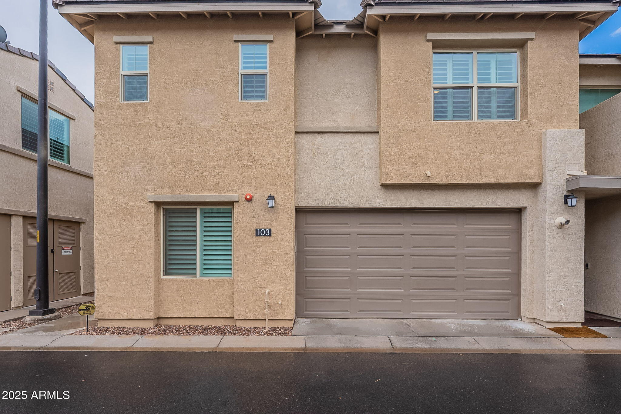 737 E ROJO Way, 103