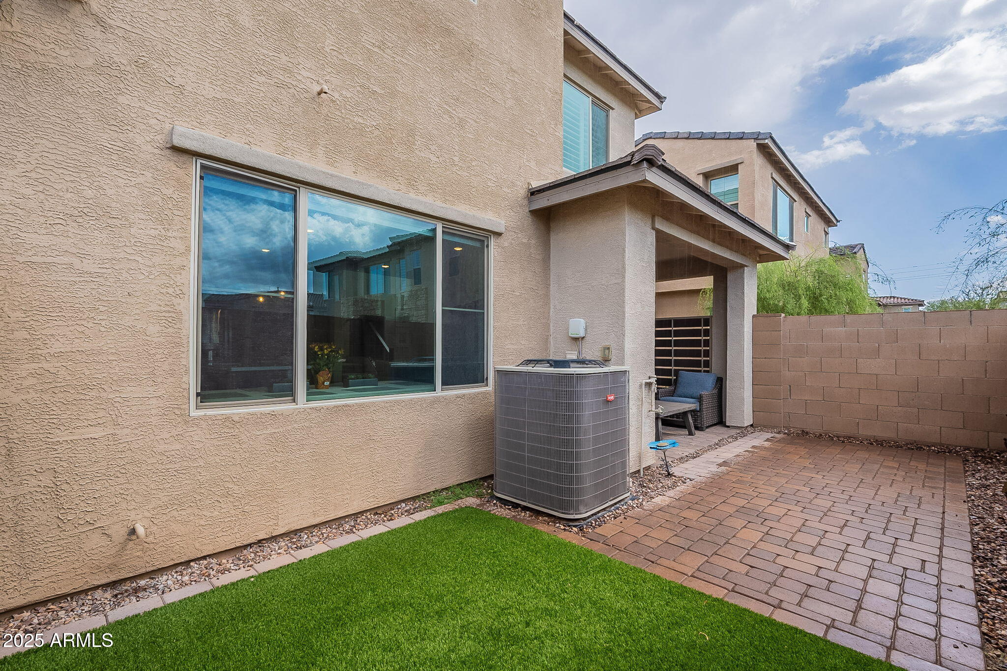 737 E ROJO Way, 103