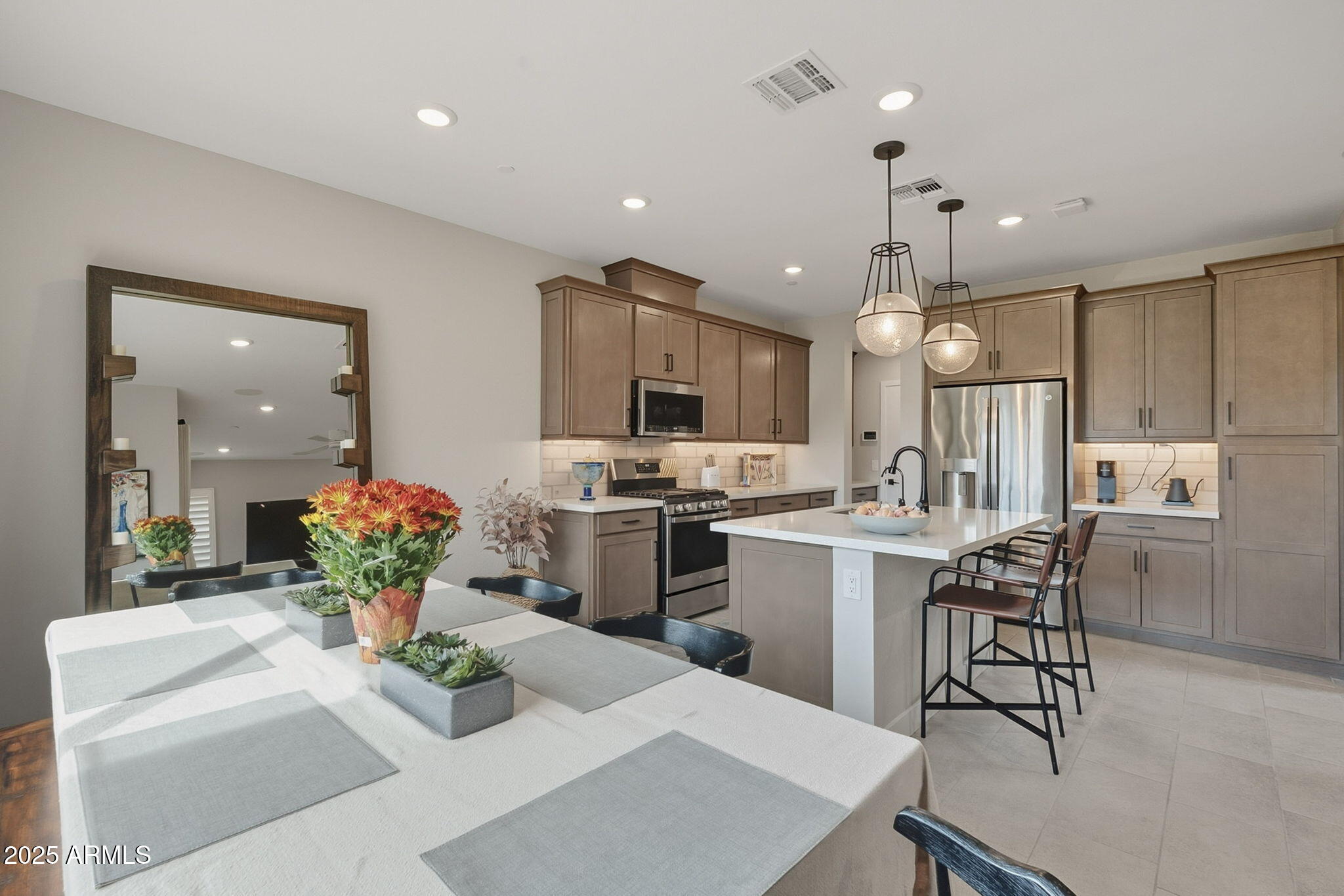 737 E ROJO Way, 103