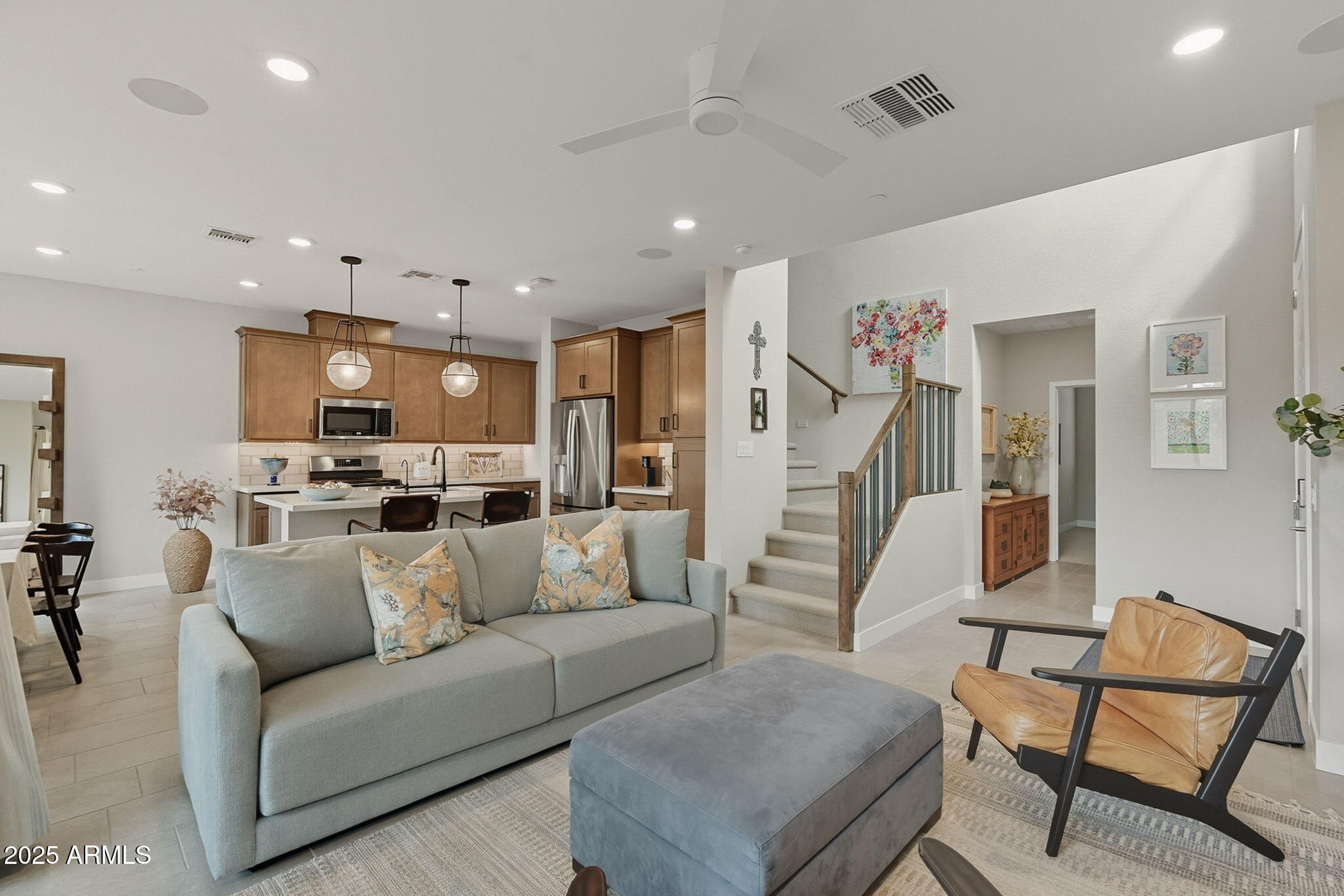 737 E ROJO Way, 103