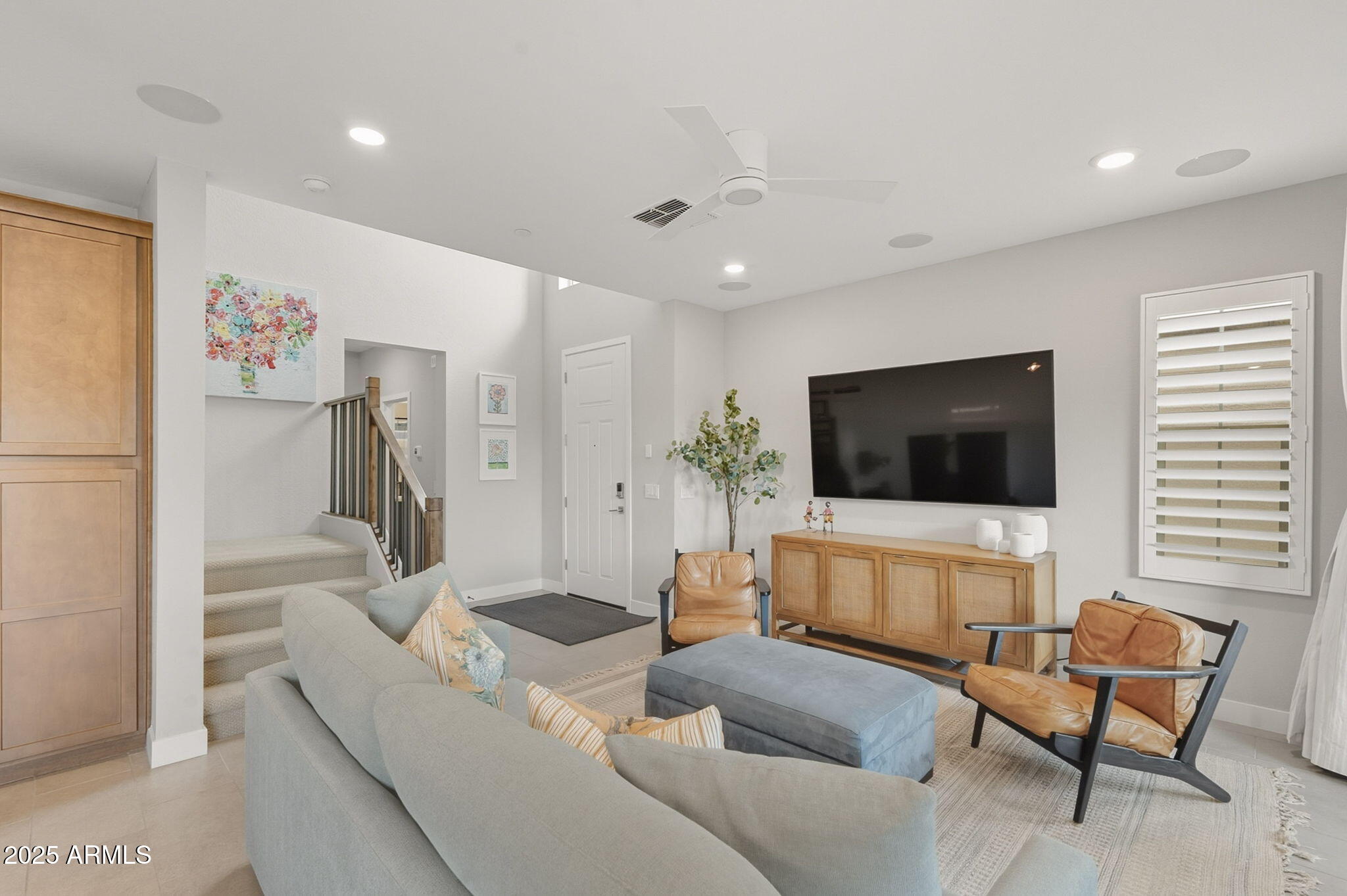 737 E ROJO Way, 103