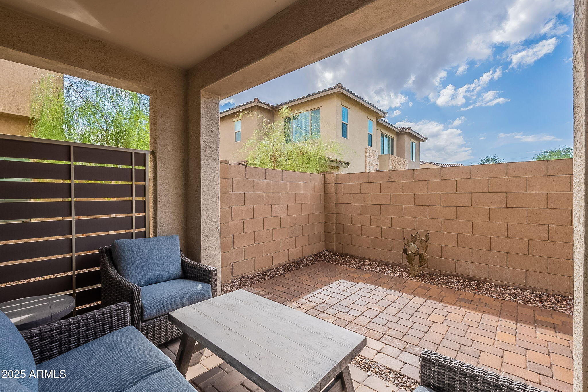 737 E ROJO Way, 103