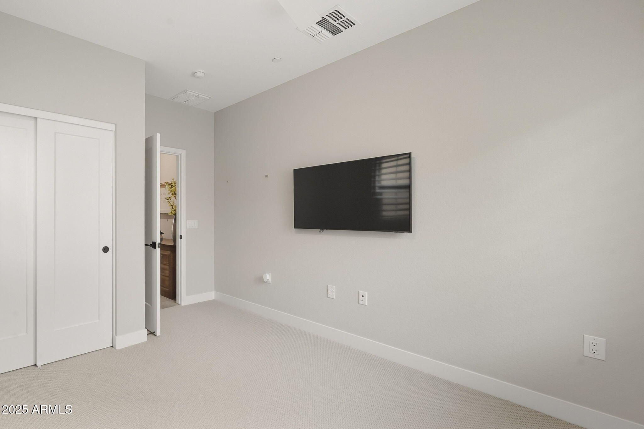 737 E ROJO Way, 103