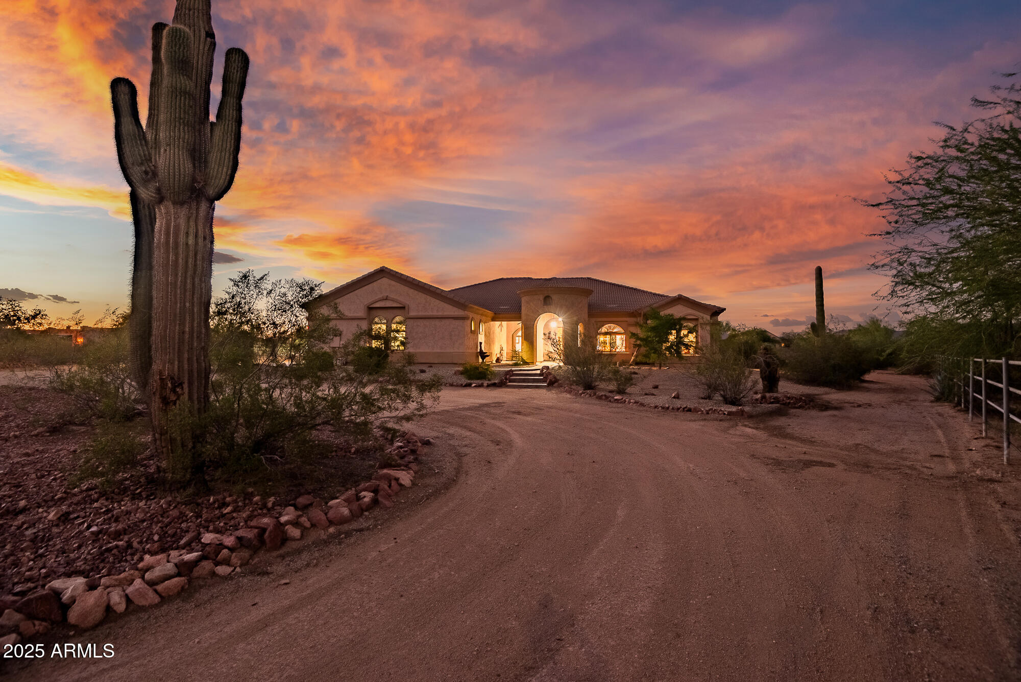 15576 W DALE Lane