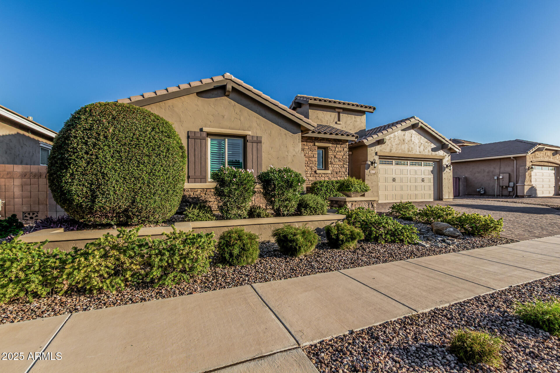 20131 E ROBIN Road