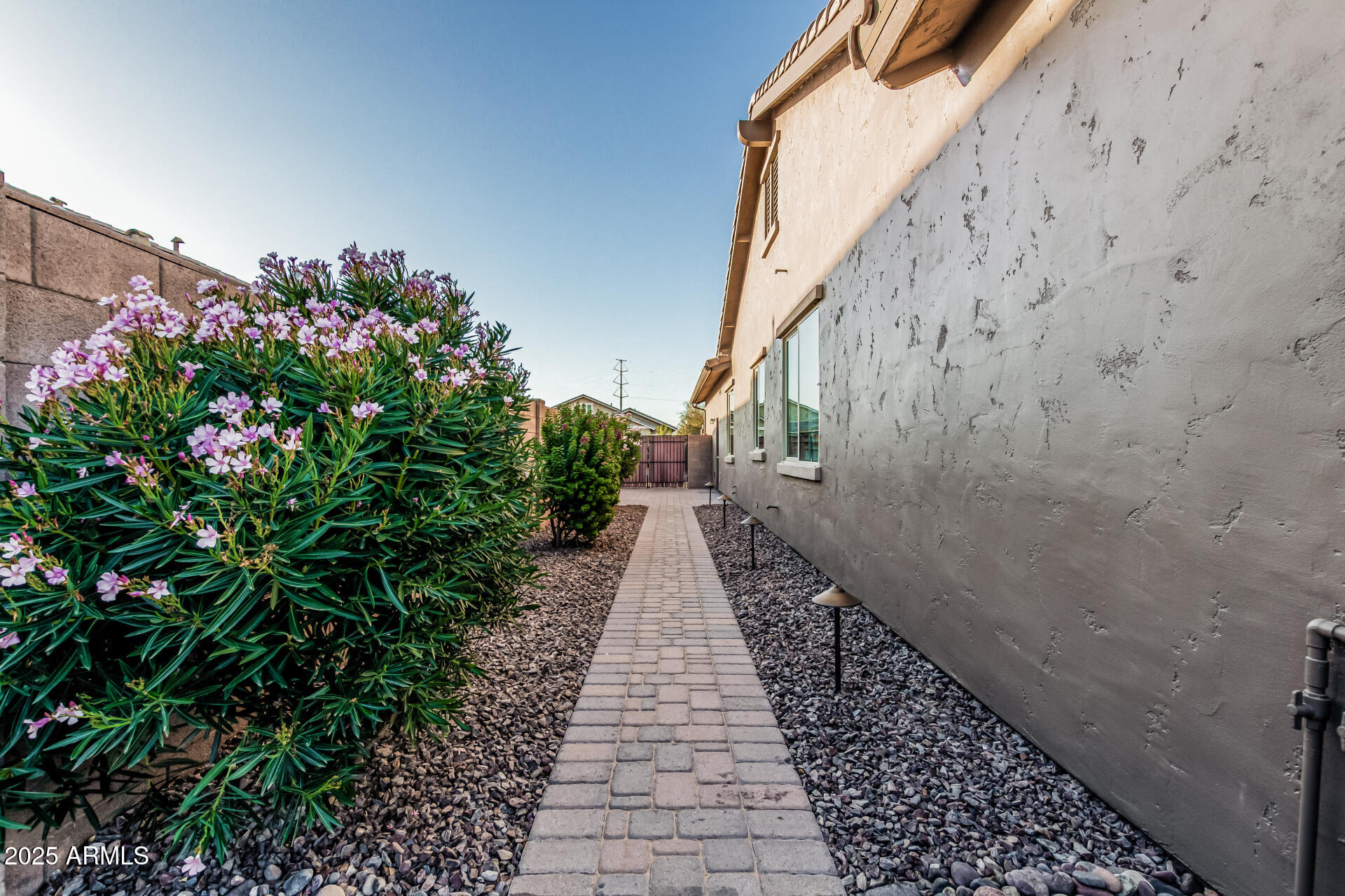 20131 E ROBIN Road