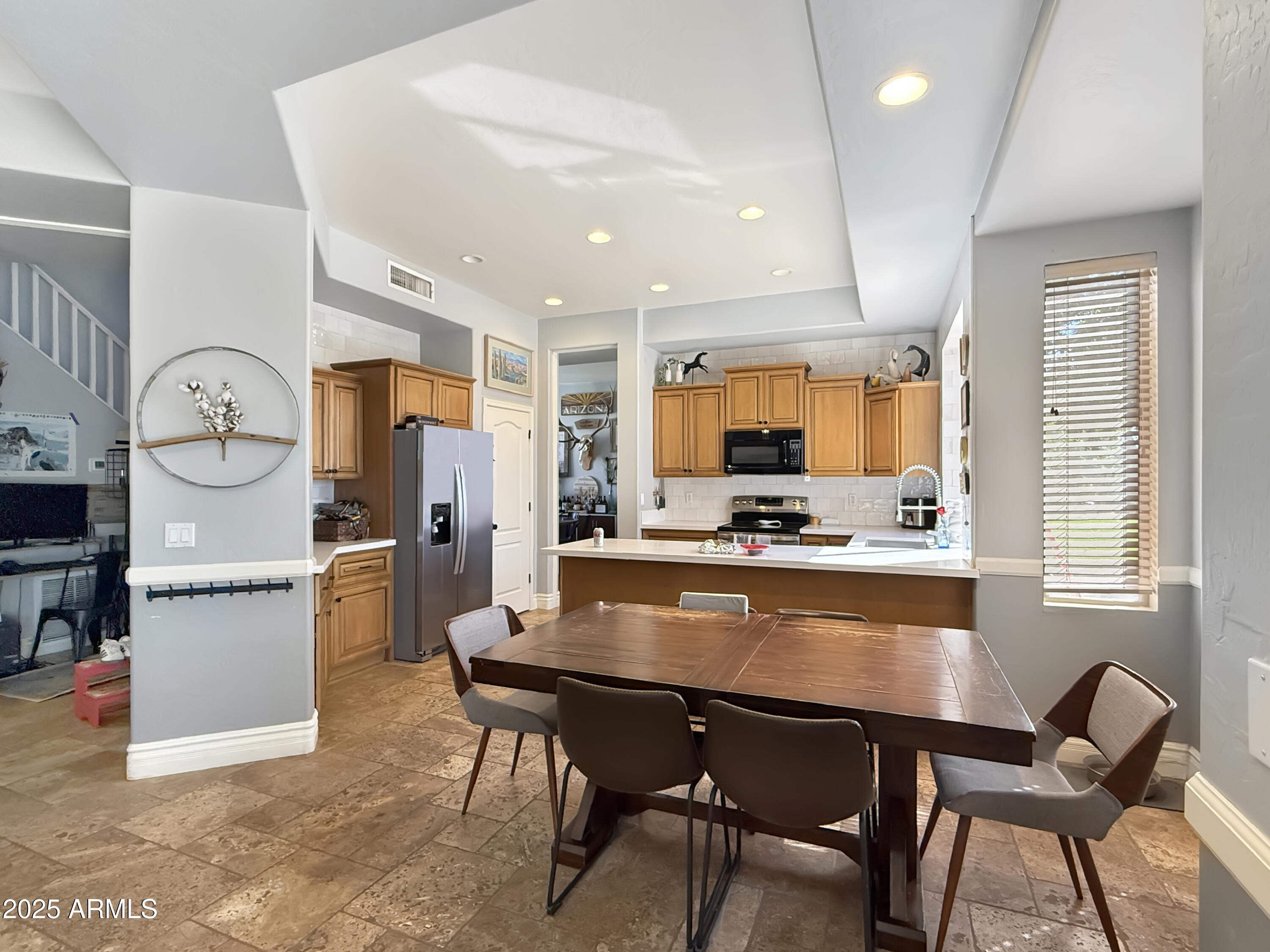 233 W LEAH Avenue