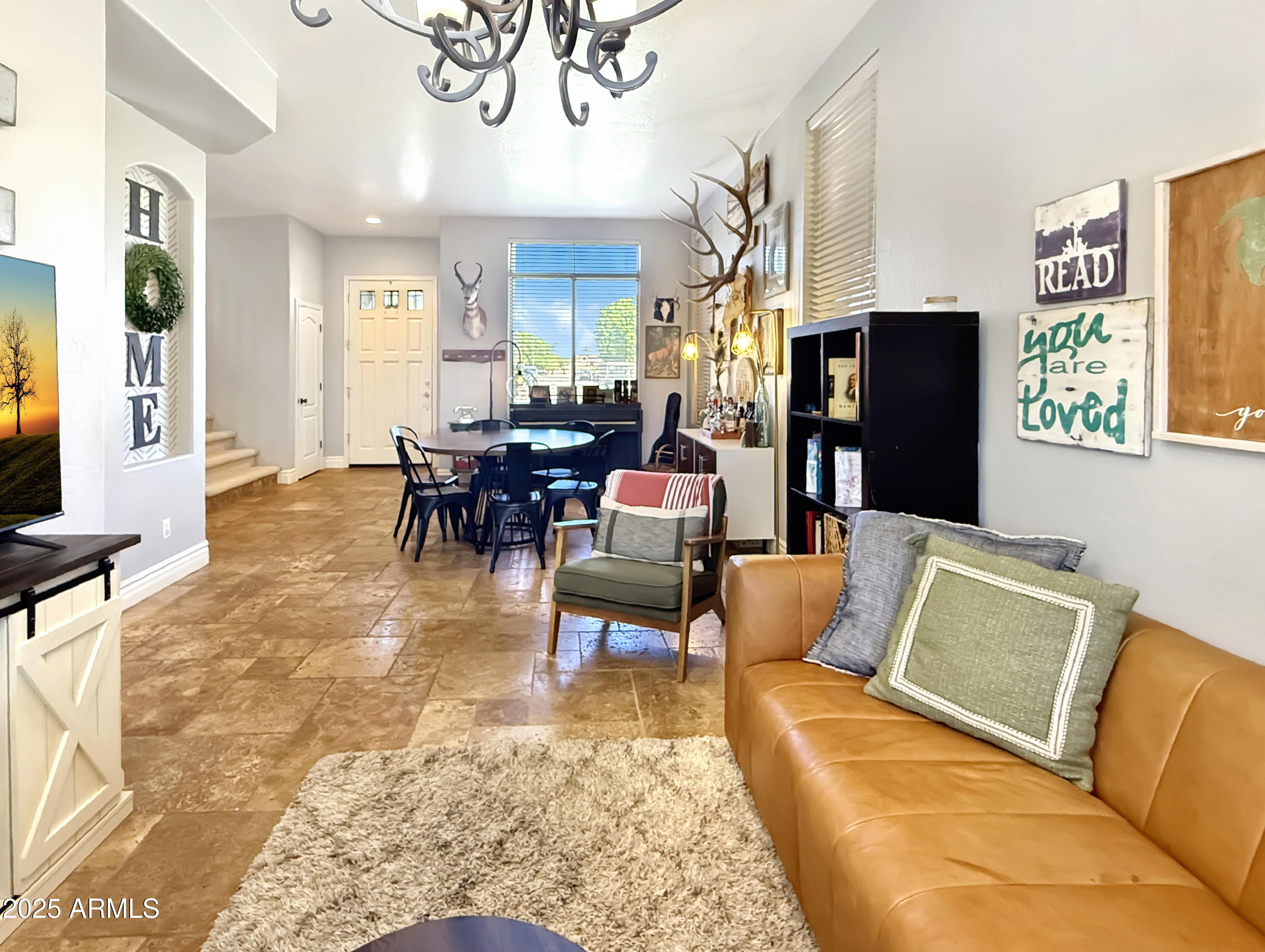 233 W LEAH Avenue
