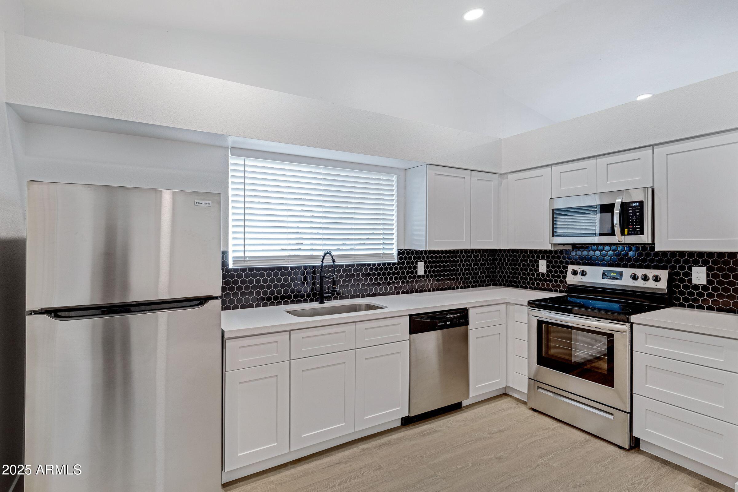 5135 E EVERGREEN Street 1260