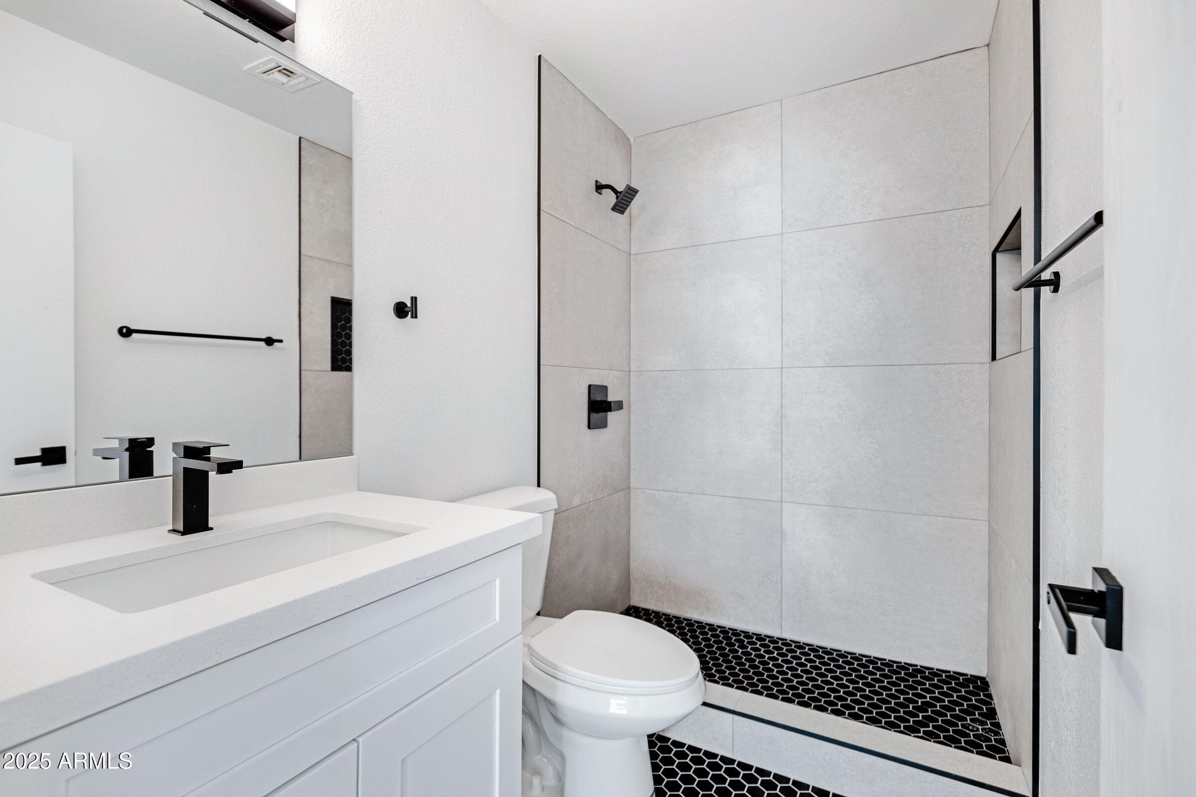 5135 E EVERGREEN Street 1260