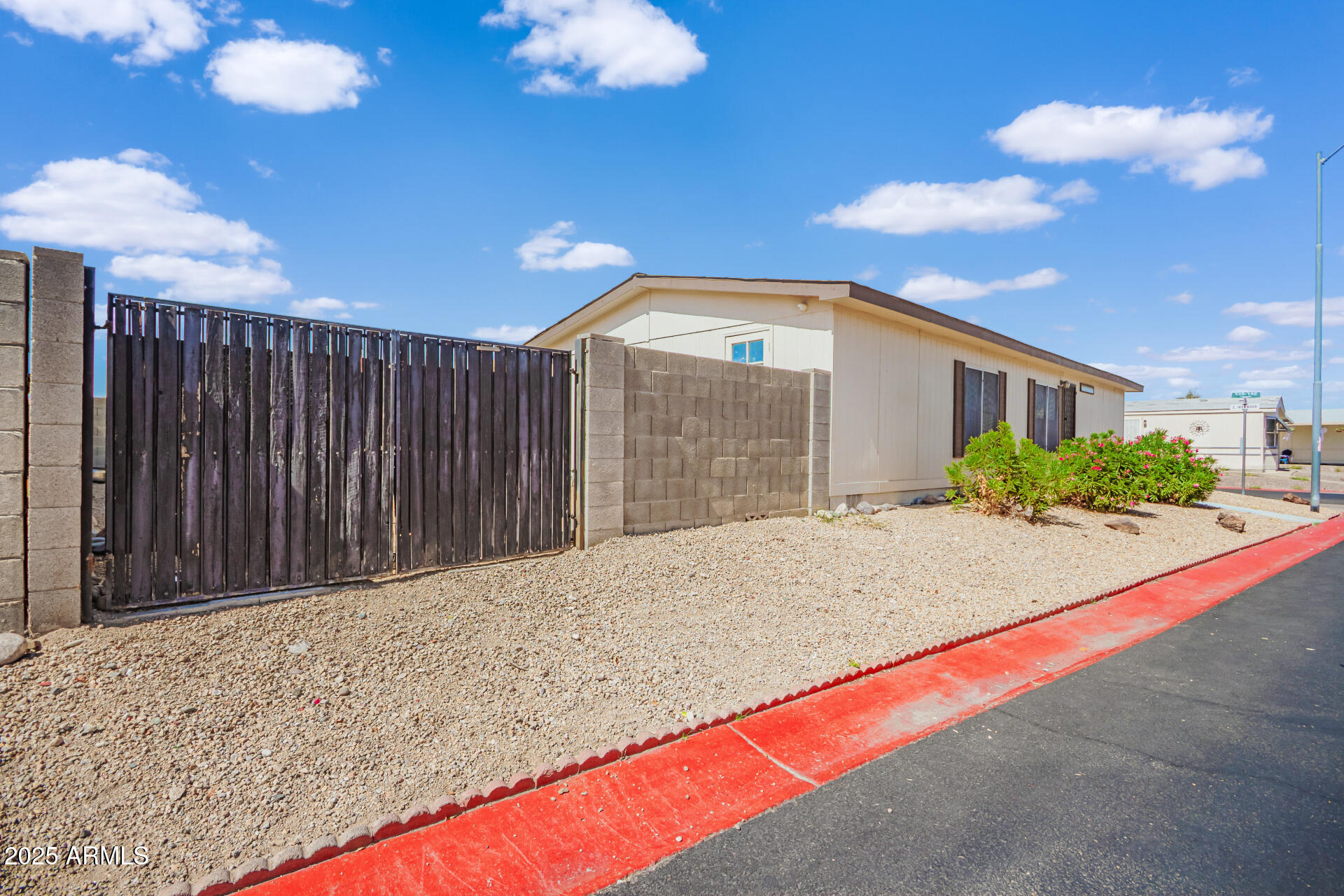 8601 N 103RD Avenue, 72