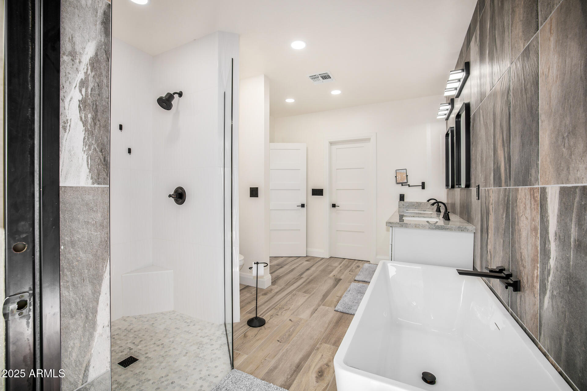 2201 E SHEA Boulevard