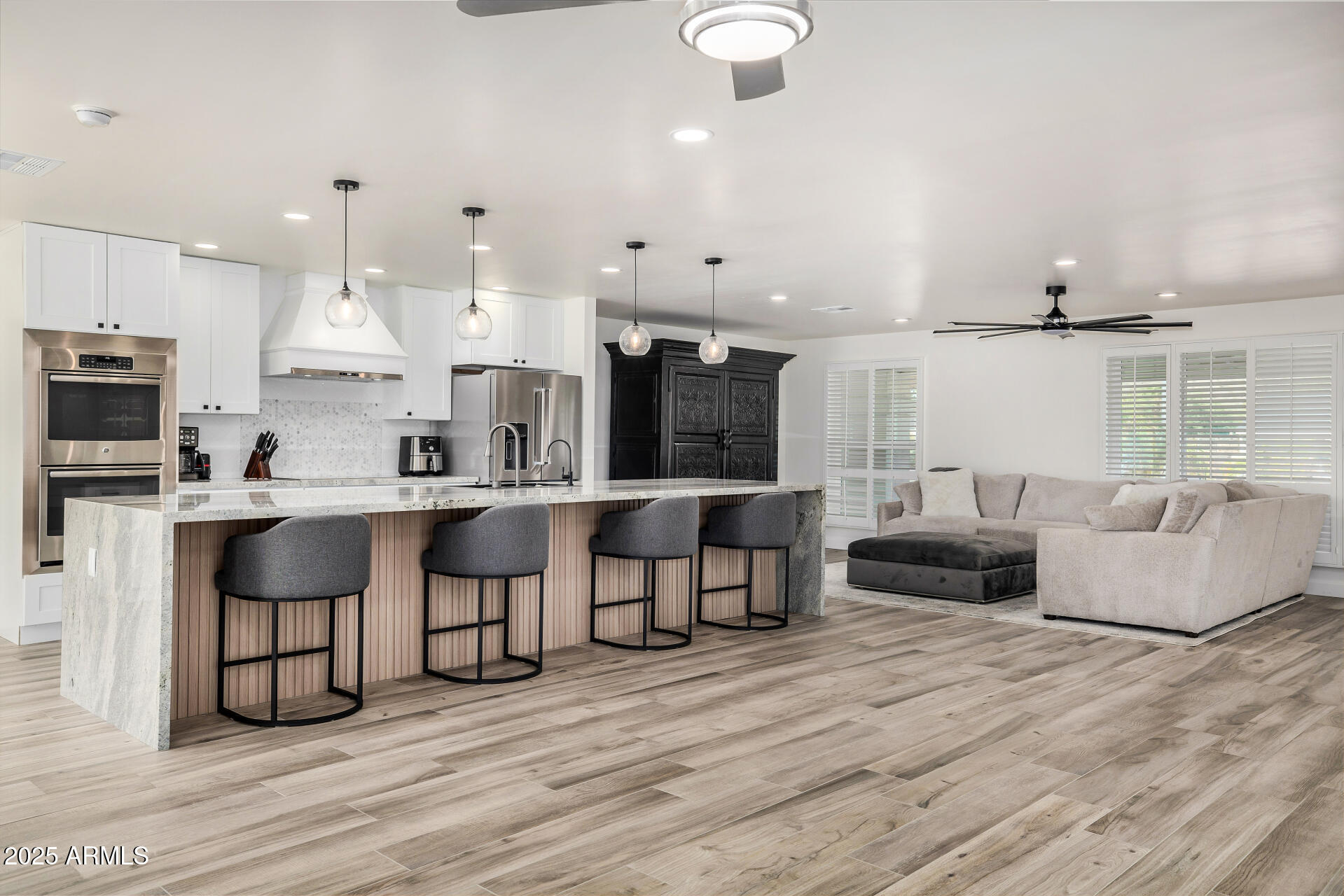 2201 E SHEA Boulevard