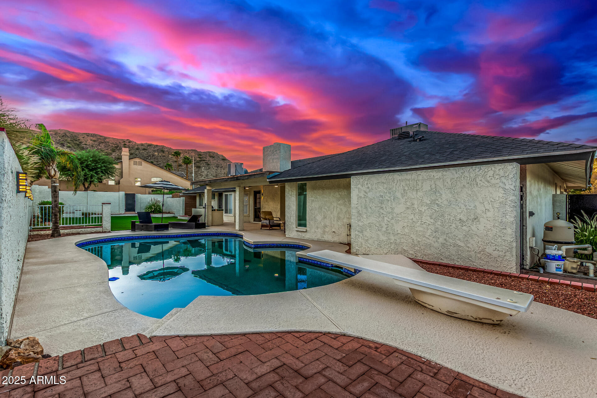 2201 E SHEA Boulevard