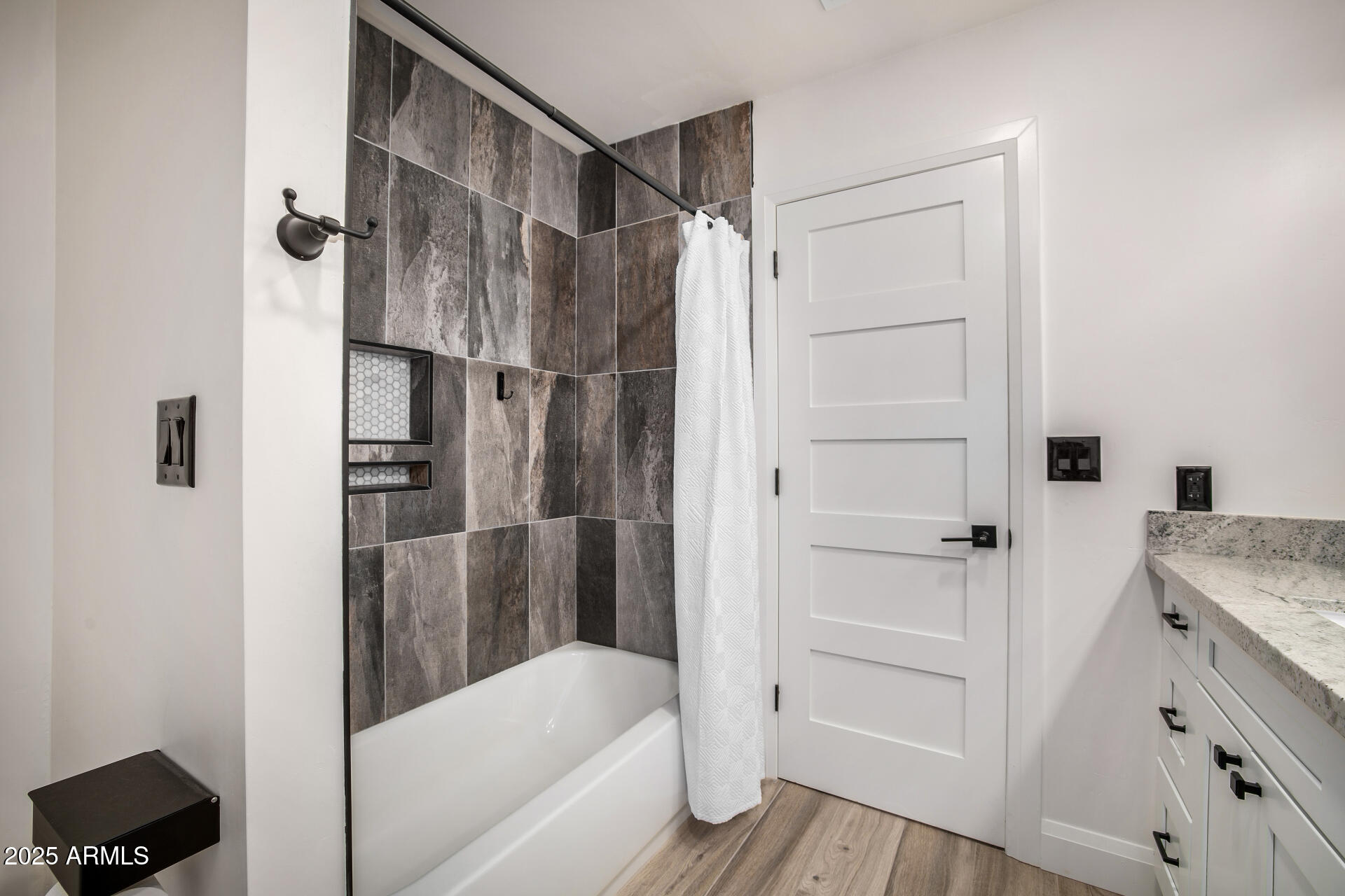 2201 E SHEA Boulevard