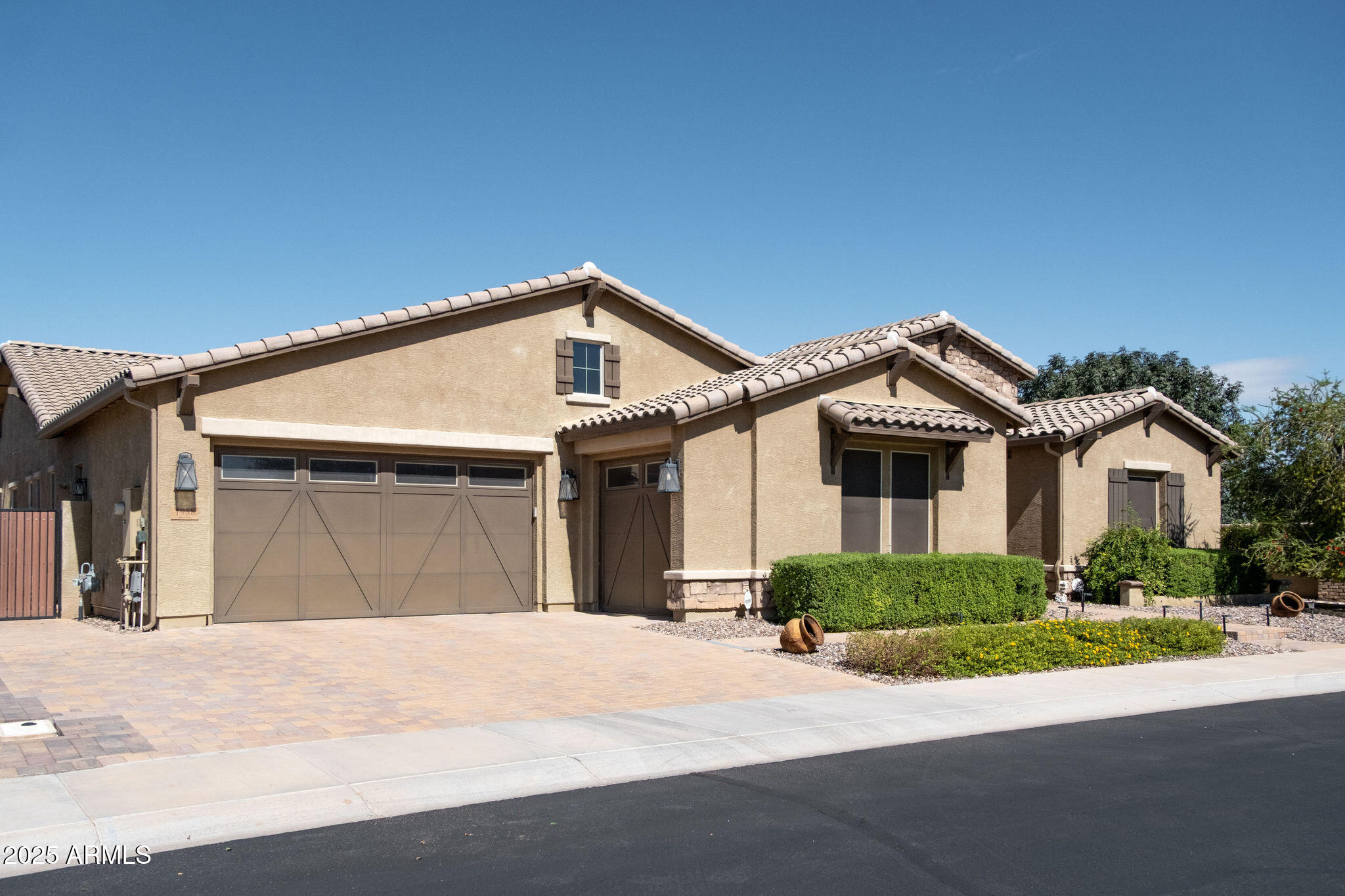 1988 E BLACKHAWK Drive, Gilbert