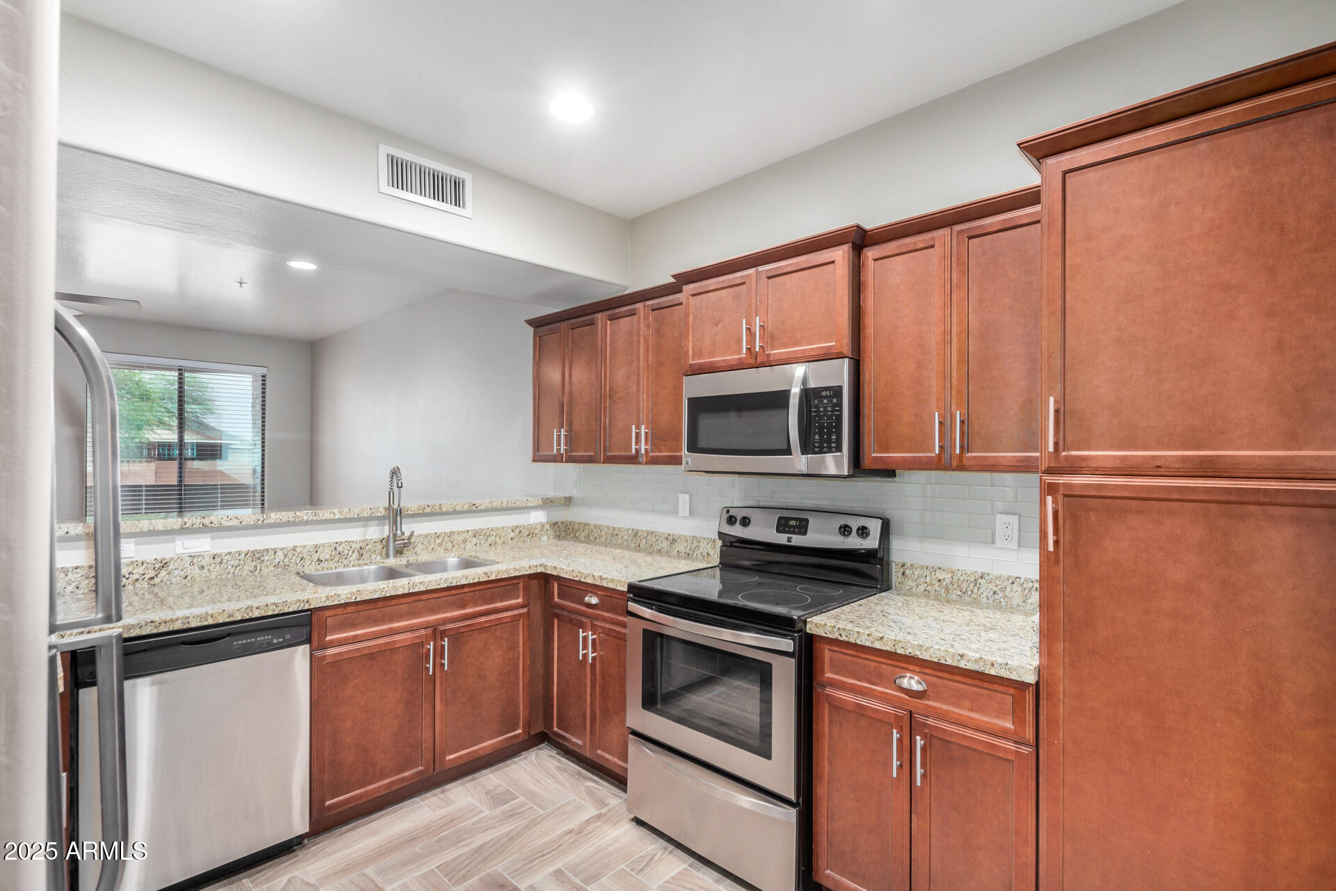 21655 N 36TH Avenue, 106