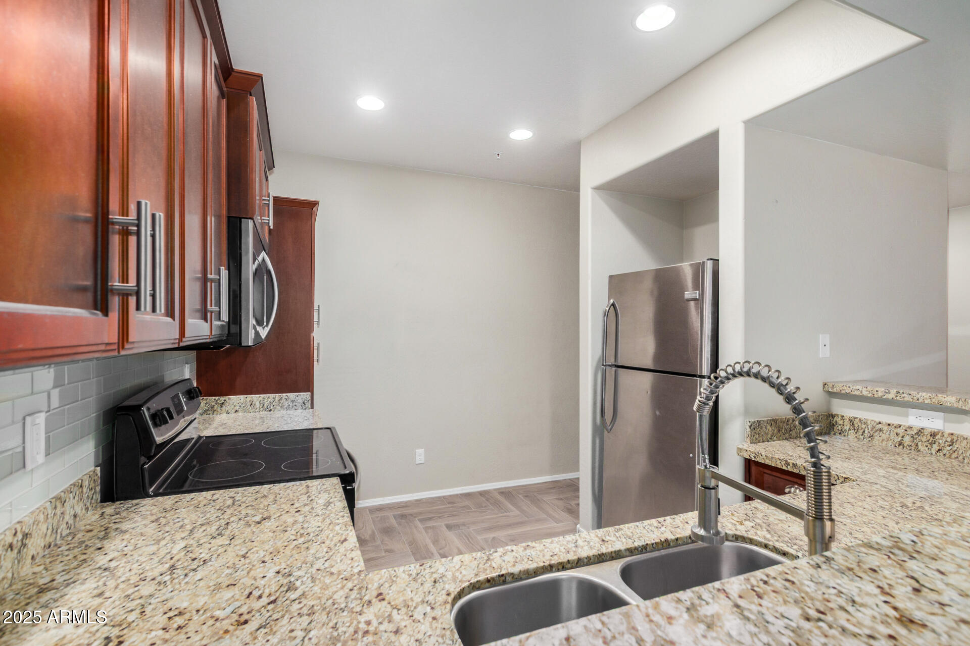 21655 N 36TH Avenue, 106