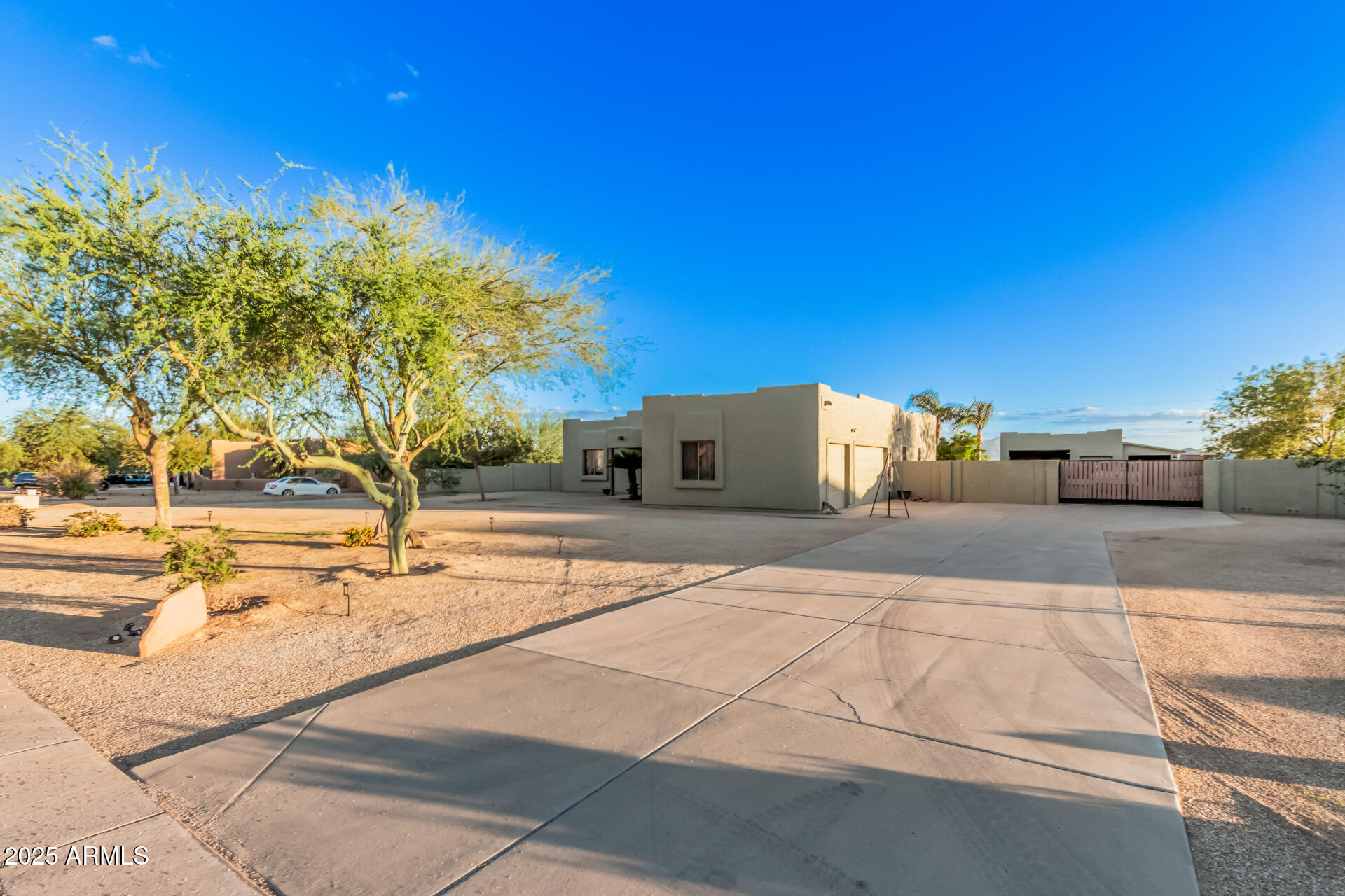 24909 W RED ROBIN Drive, Wittmann