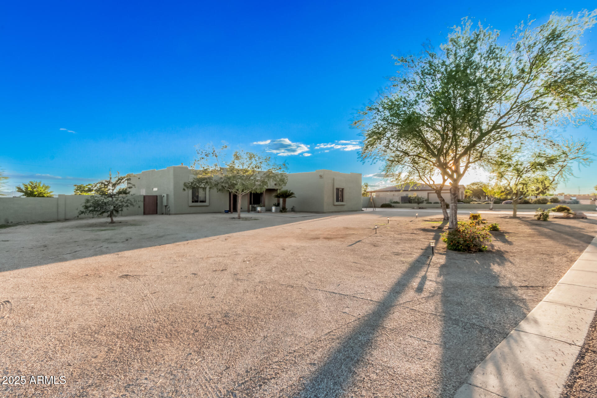 24909 W RED ROBIN Drive, Wittmann