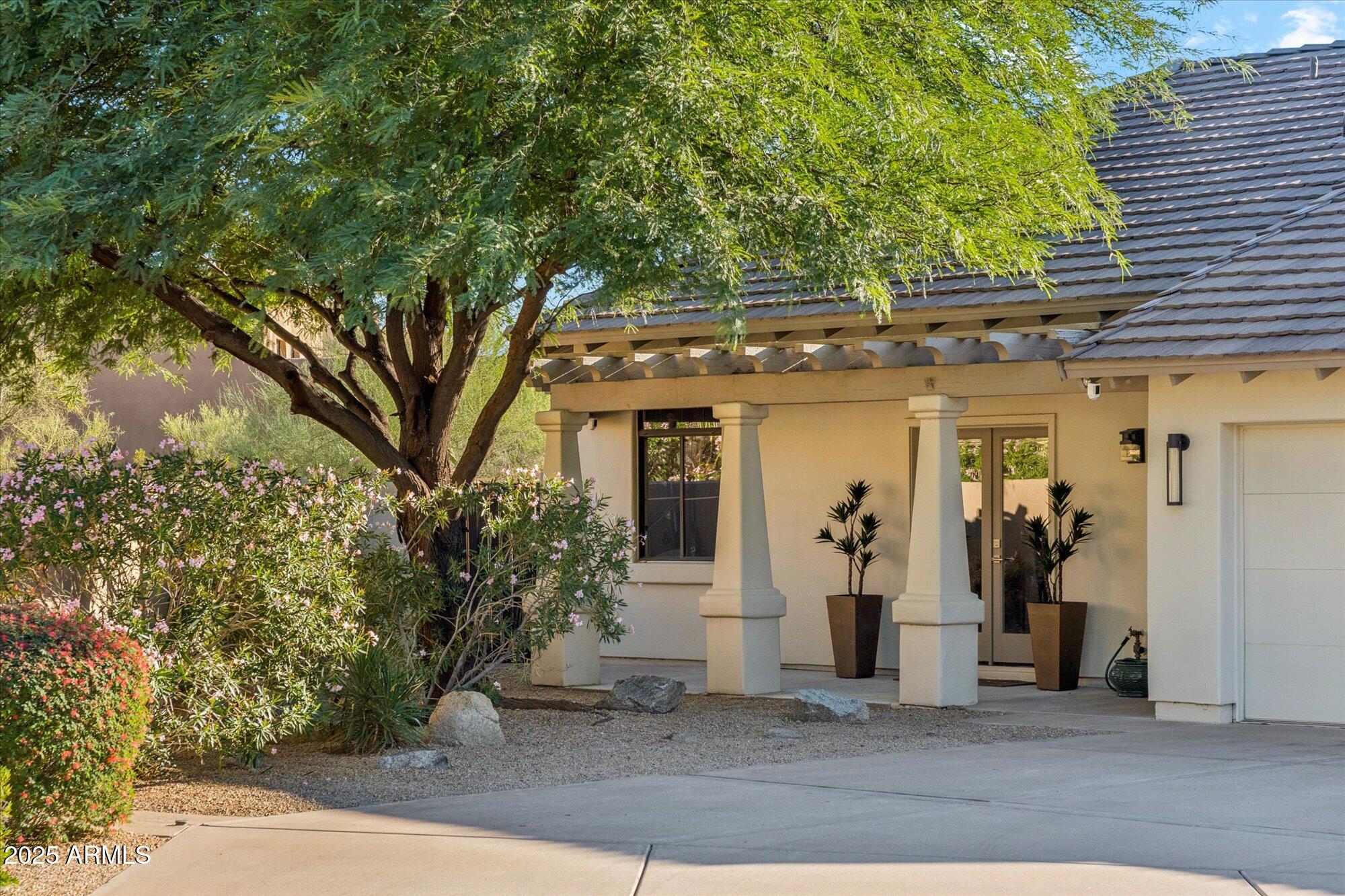 9097 E Calle De Las Brisas