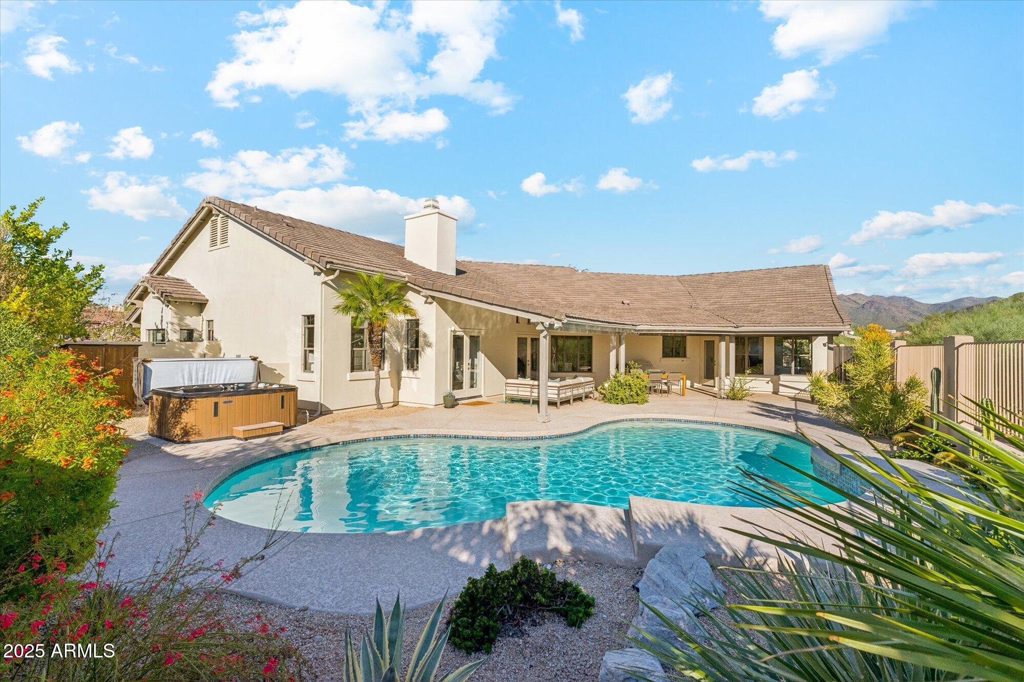 9097 E Calle De Las Brisas