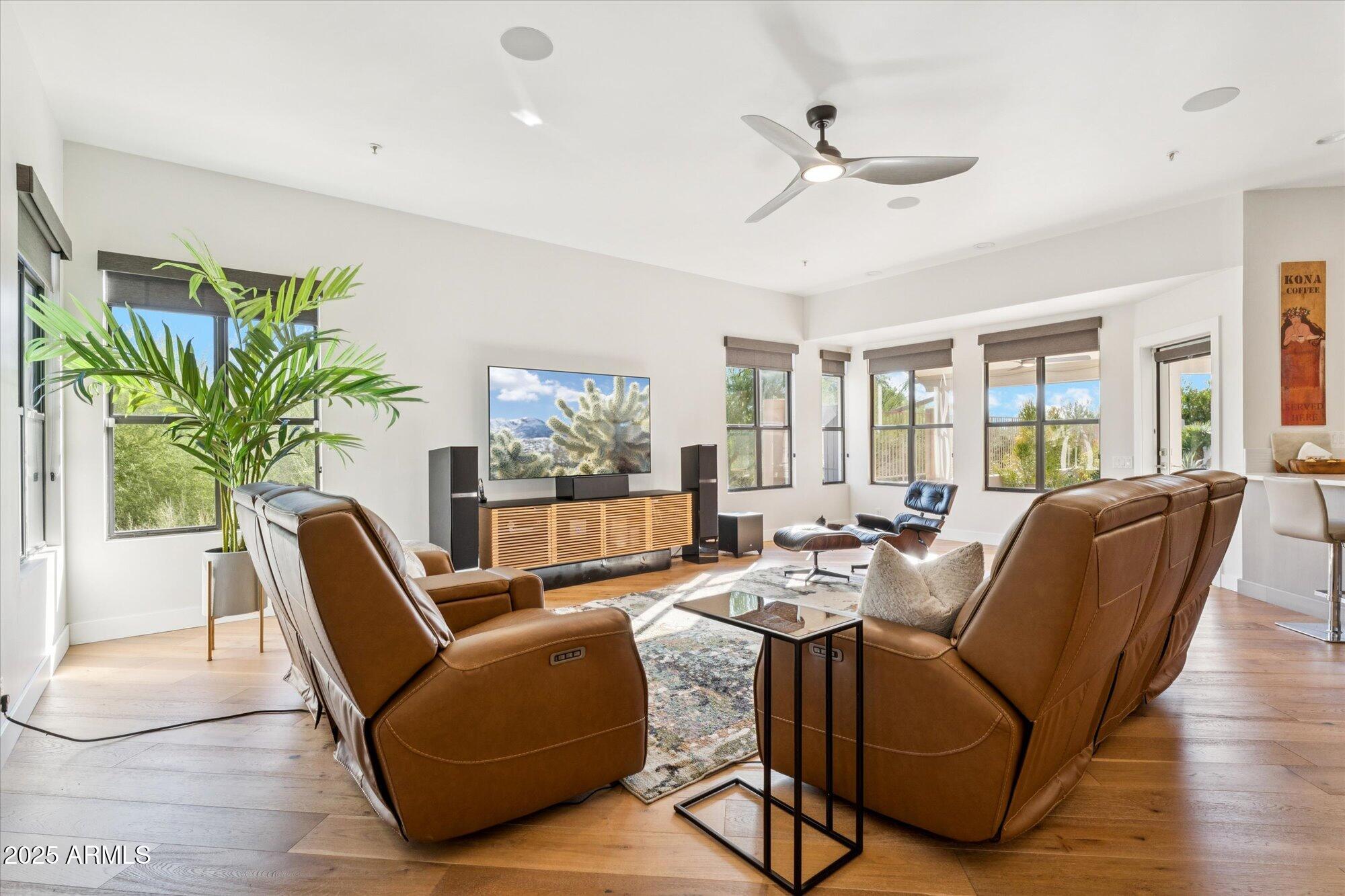 9097 E Calle De Las Brisas