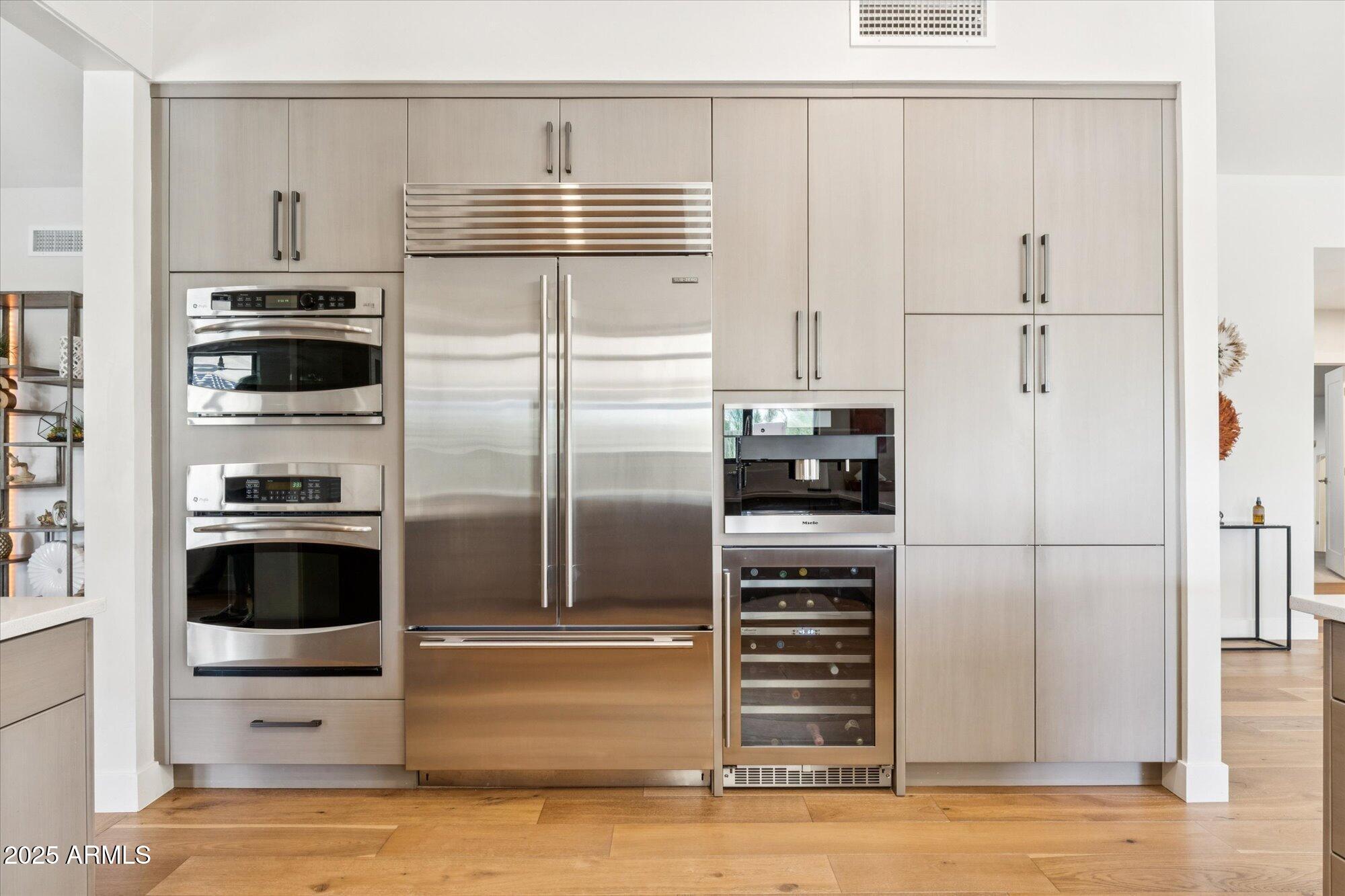 9097 E Calle De Las Brisas