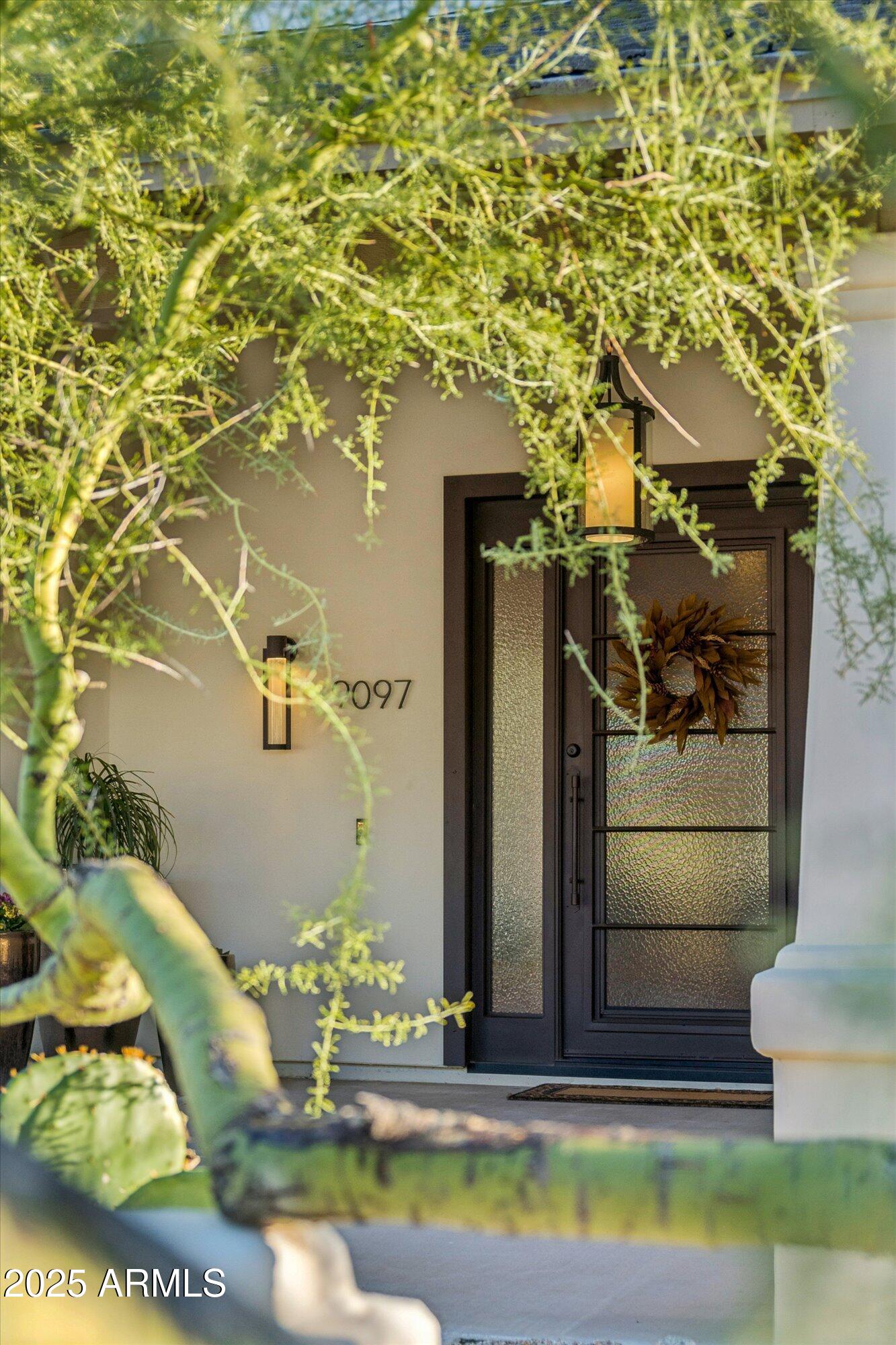 9097 E Calle De Las Brisas