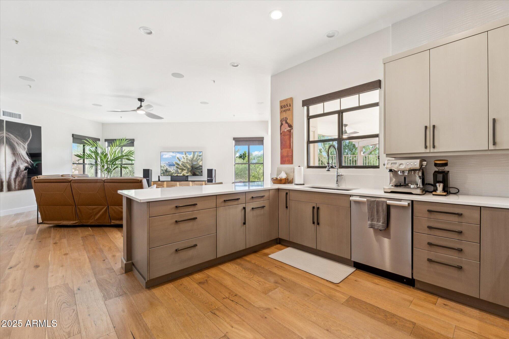 9097 E Calle De Las Brisas