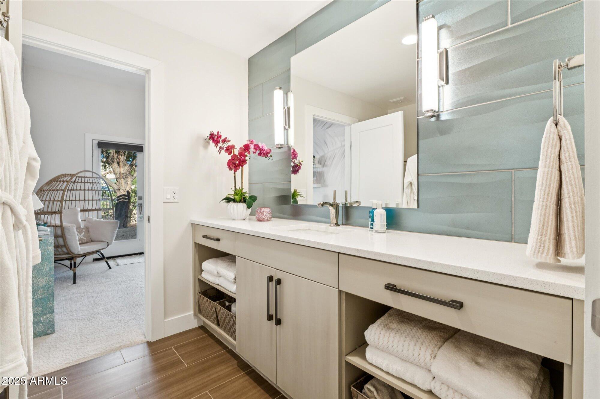 9097 E Calle De Las Brisas