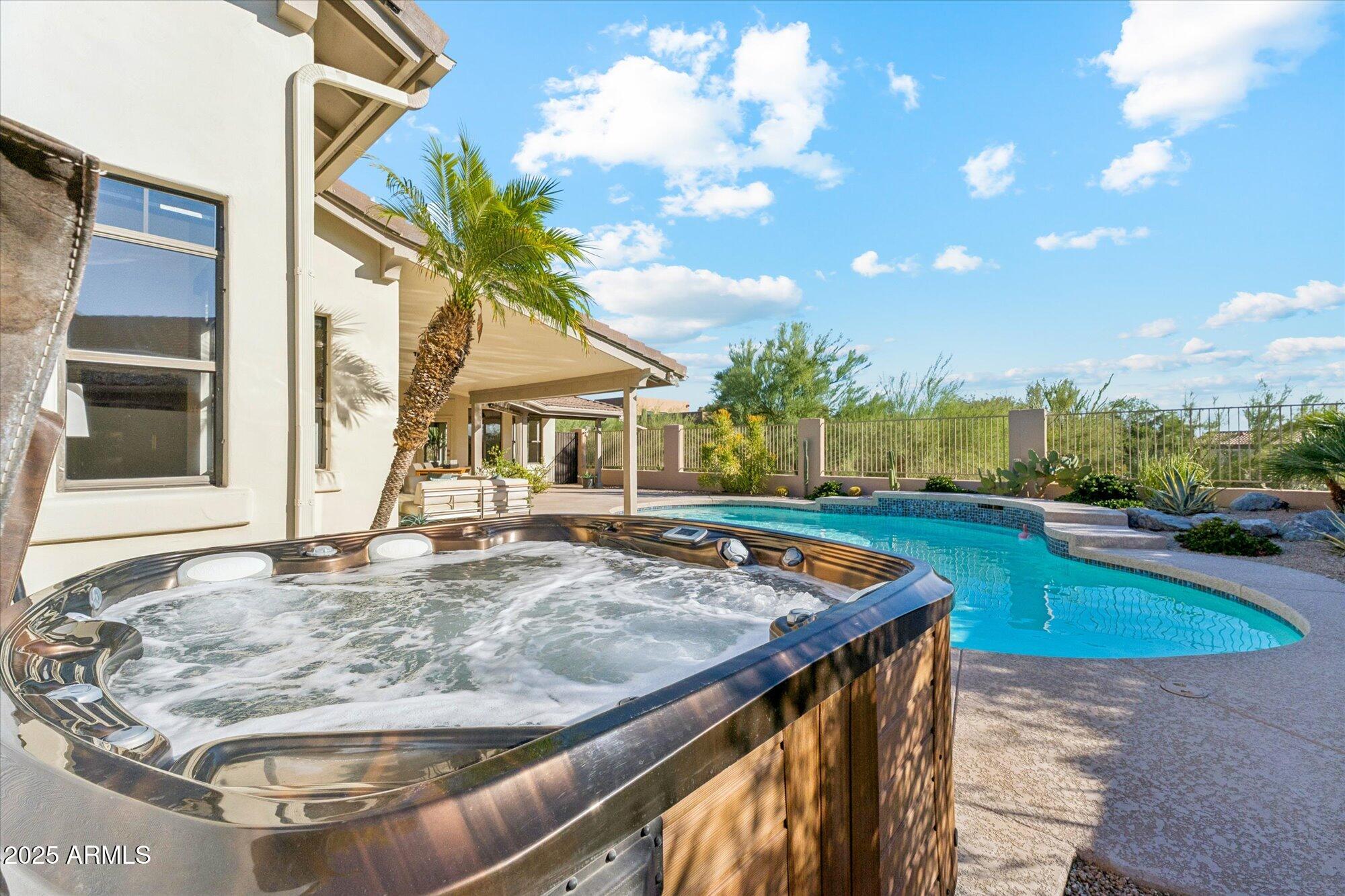 9097 E Calle De Las Brisas