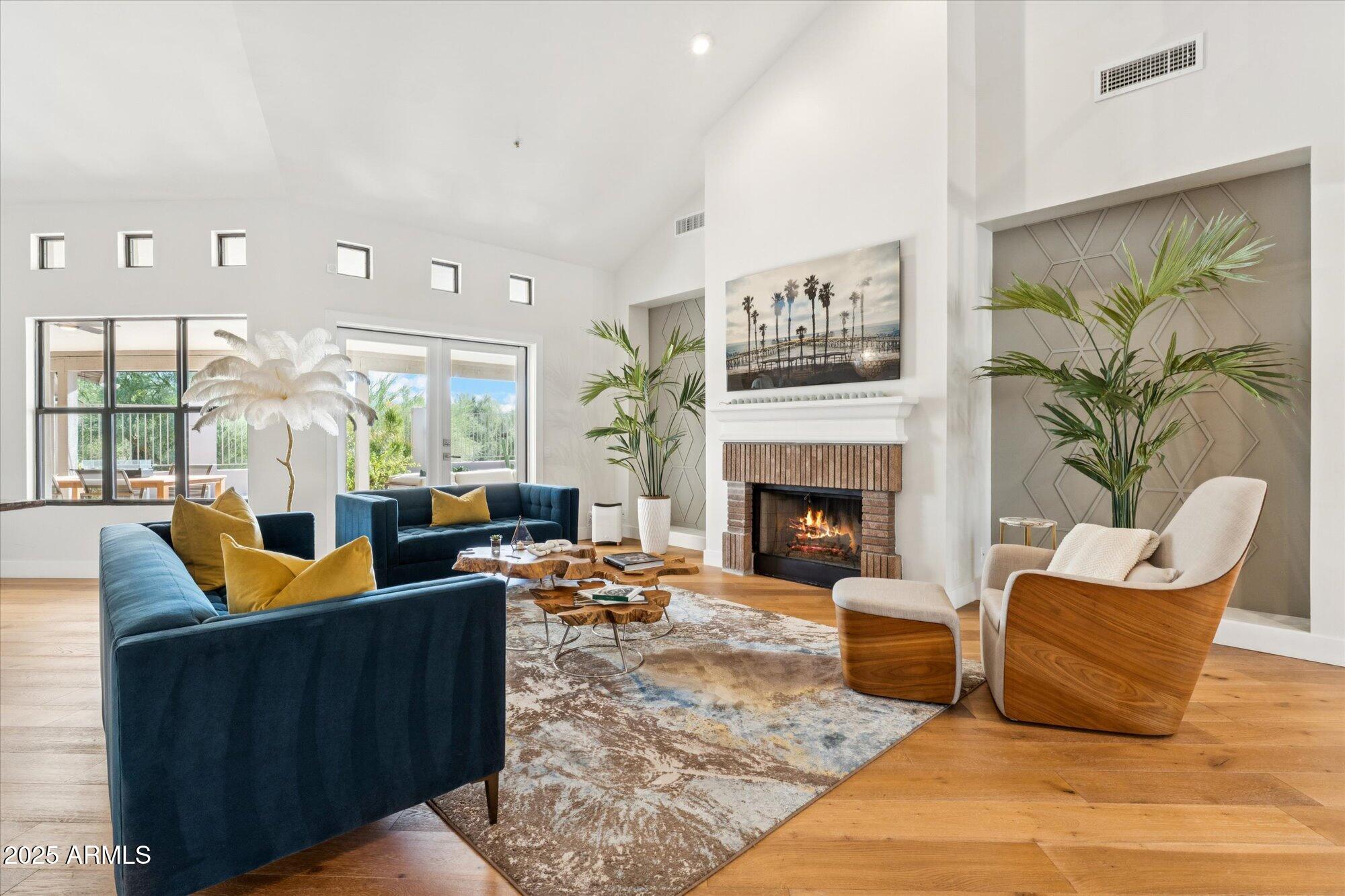 9097 E Calle De Las Brisas