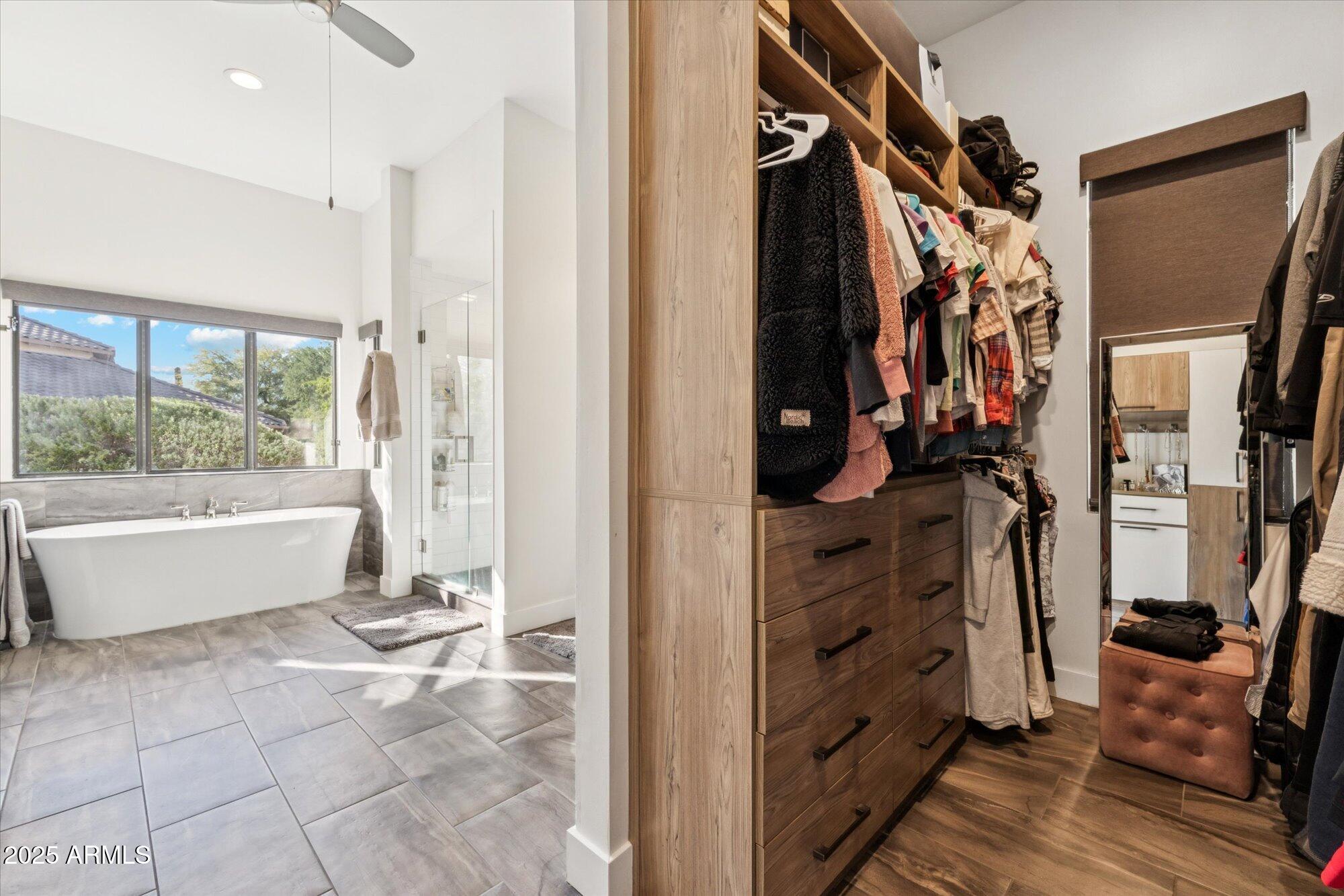 9097 E Calle De Las Brisas