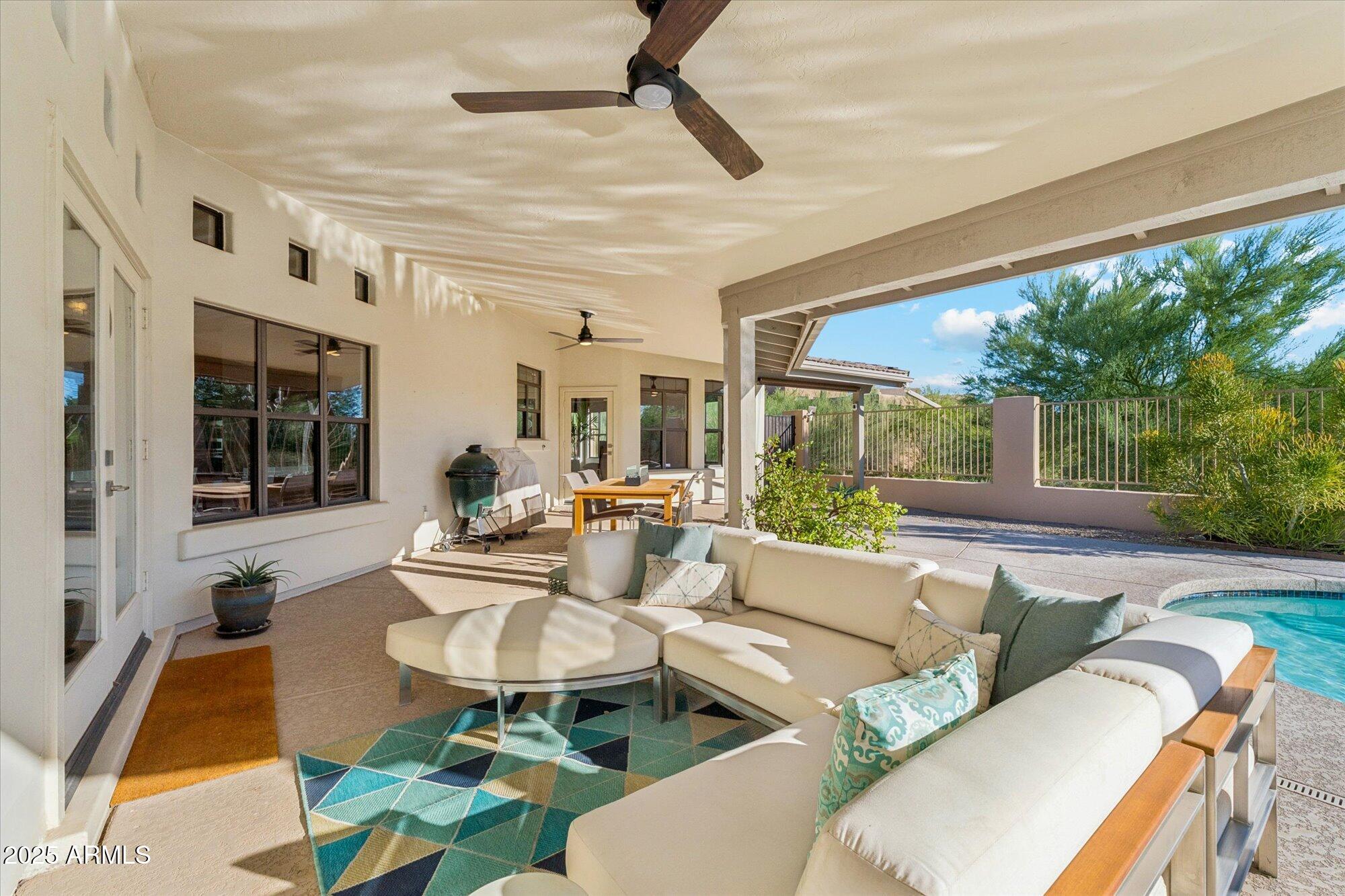 9097 E Calle De Las Brisas