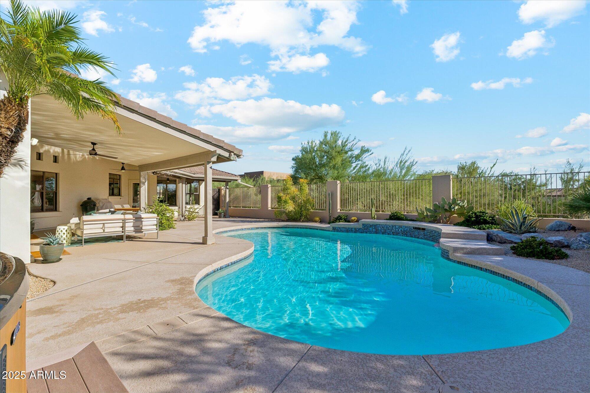 9097 E Calle De Las Brisas