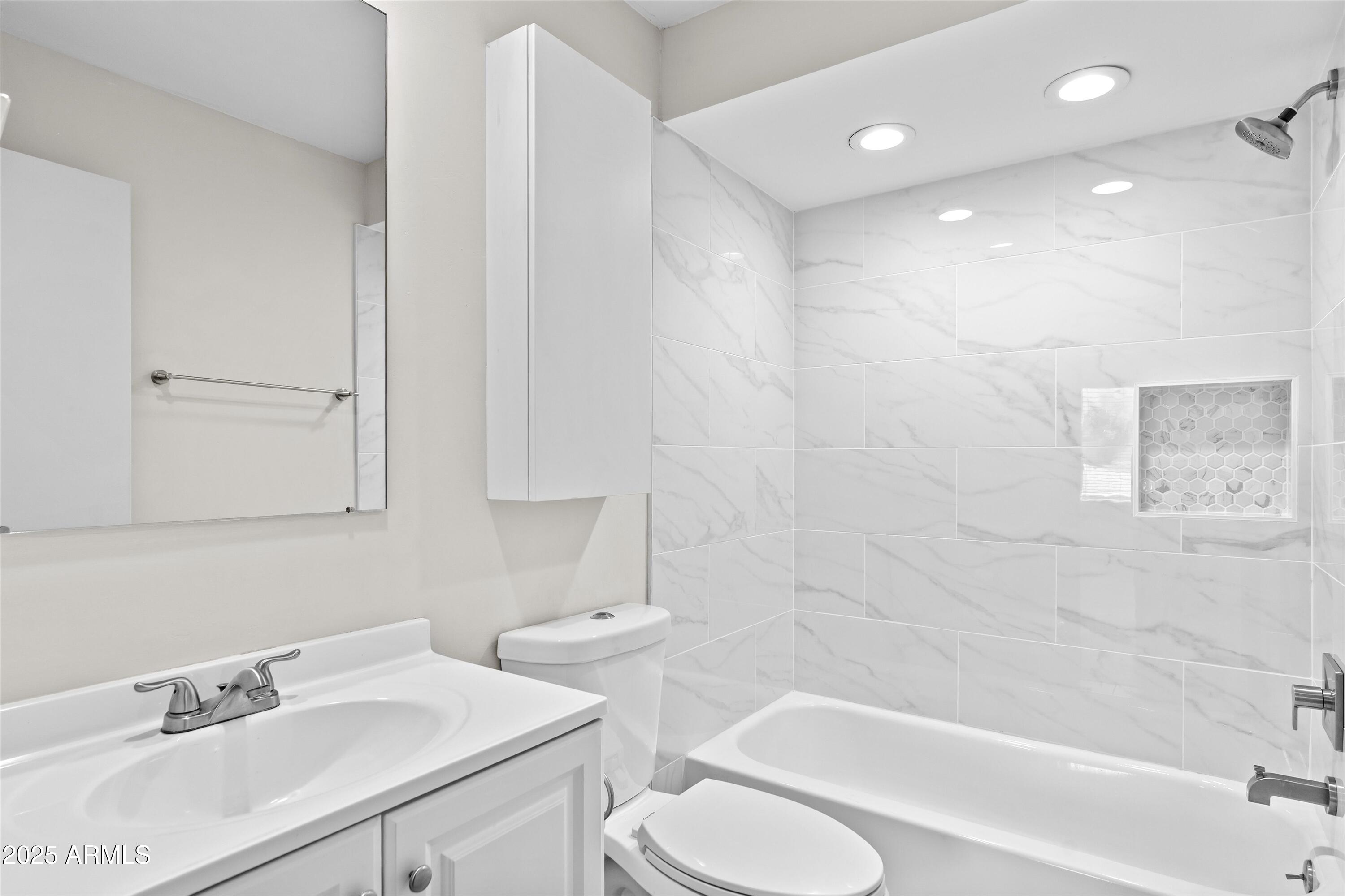 1033 N GRANITE REEF Road