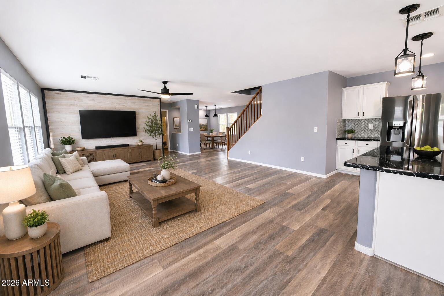 2812 W SUNSHINE BUTTE Drive