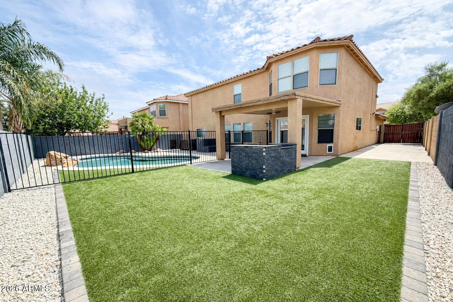 2812 W SUNSHINE BUTTE Drive