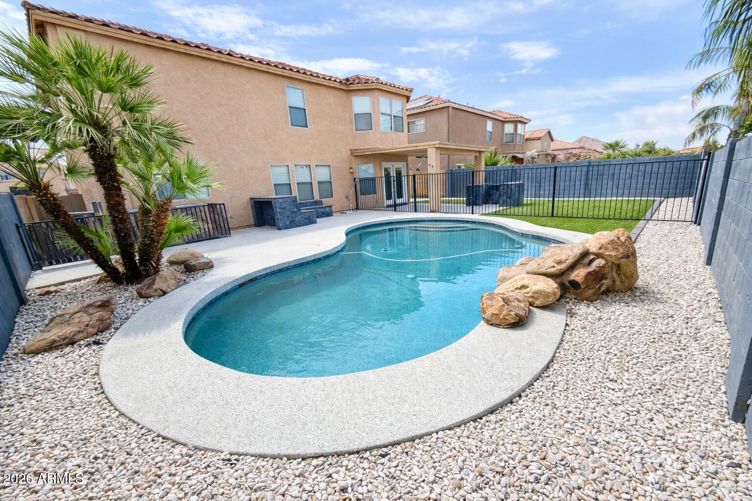 2812 W SUNSHINE BUTTE Drive